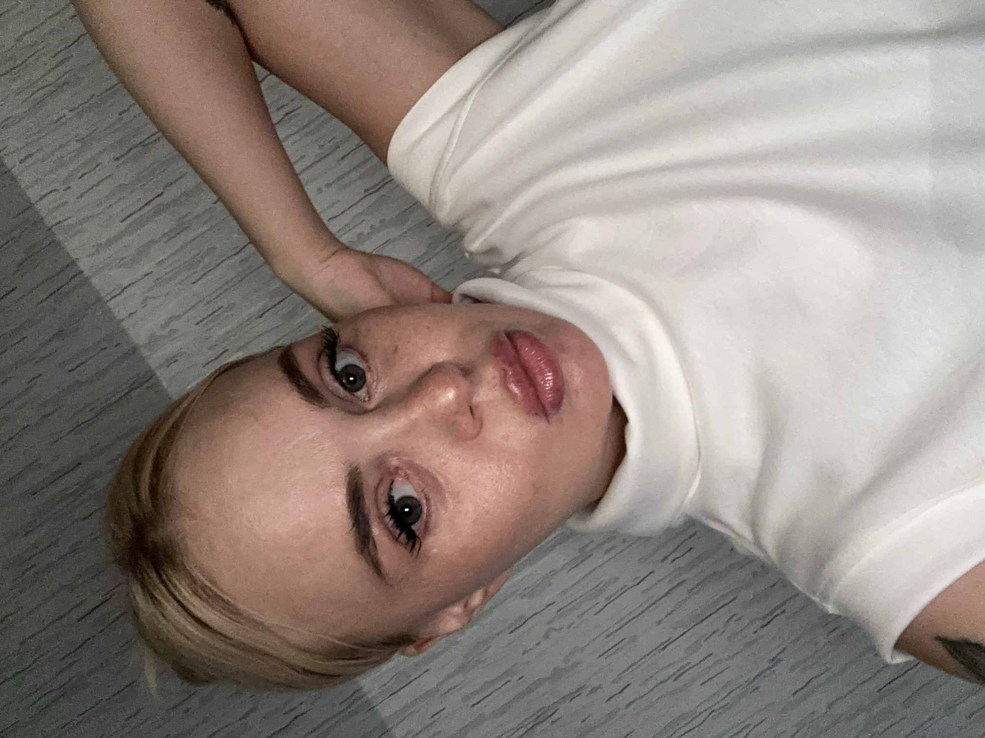 Woman documents 43-minute selfie session across multiple indoor locations