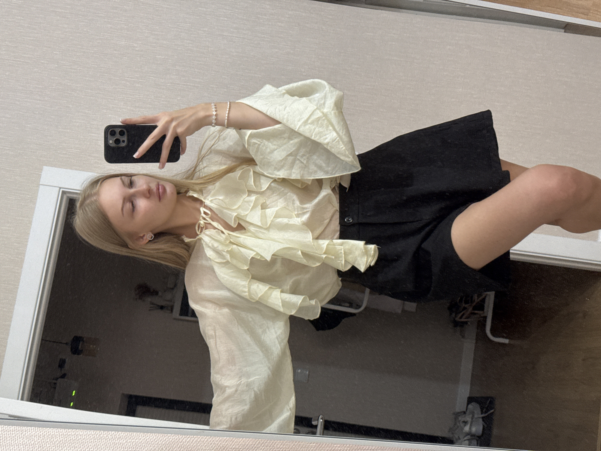 Getting ready in Perm: outfits, roses, and mirror selfies