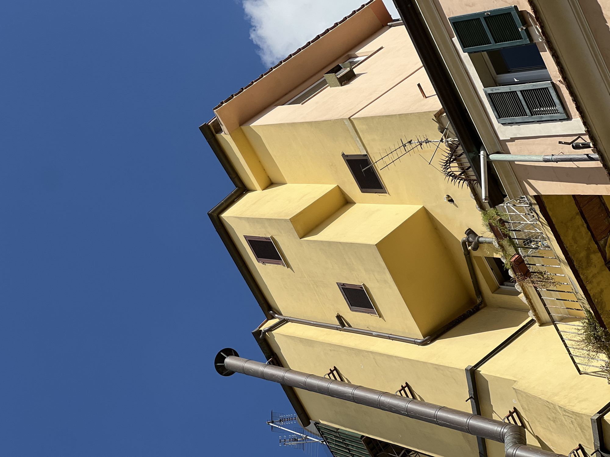Tourist documents afternoon stroll through historic Rome neighborhoods