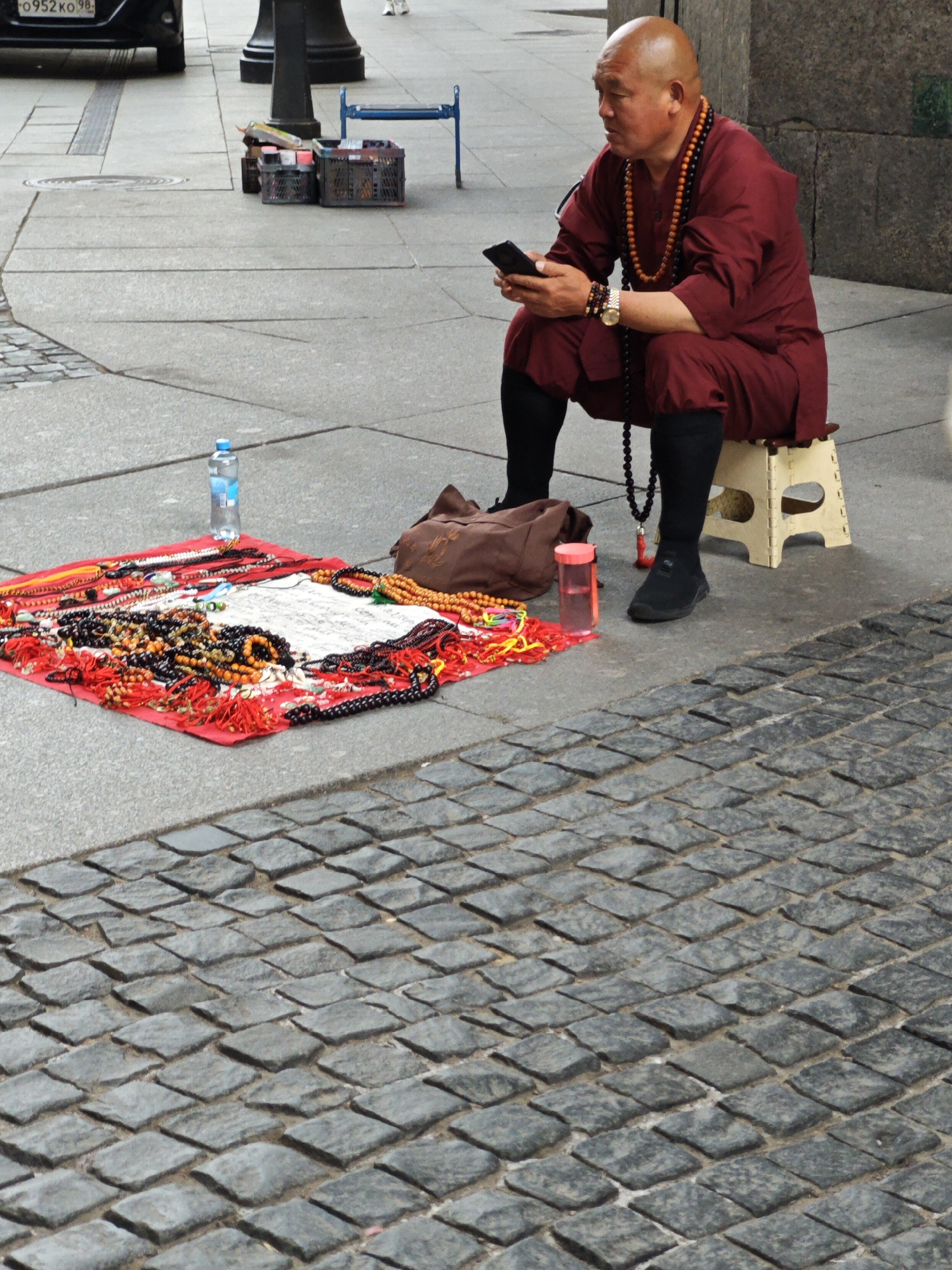 Street musicians, pedestrians spotted near Kazan Cathedral in Petersburg