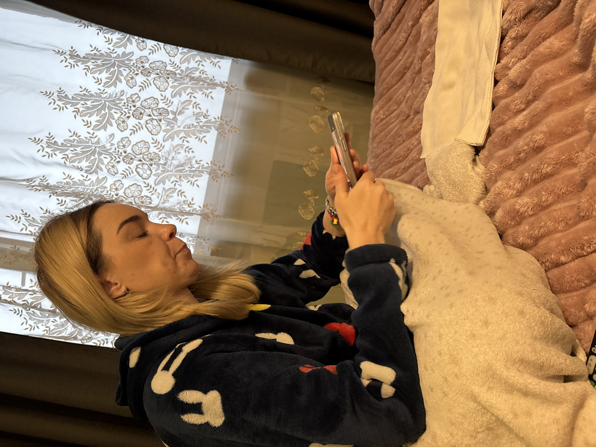 Casual indoor moments captured across Russian residences Saturday afternoon