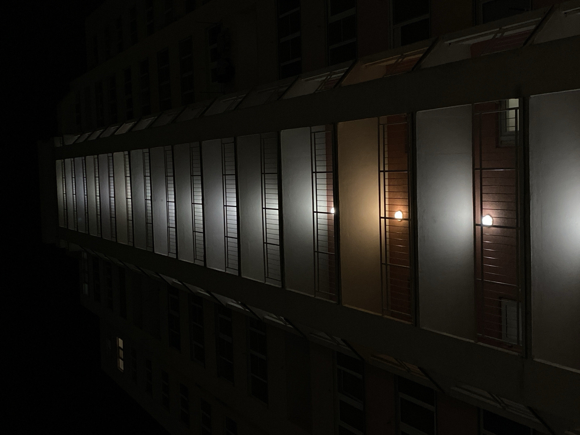 Nighttime tire inflation documented near urban buildings