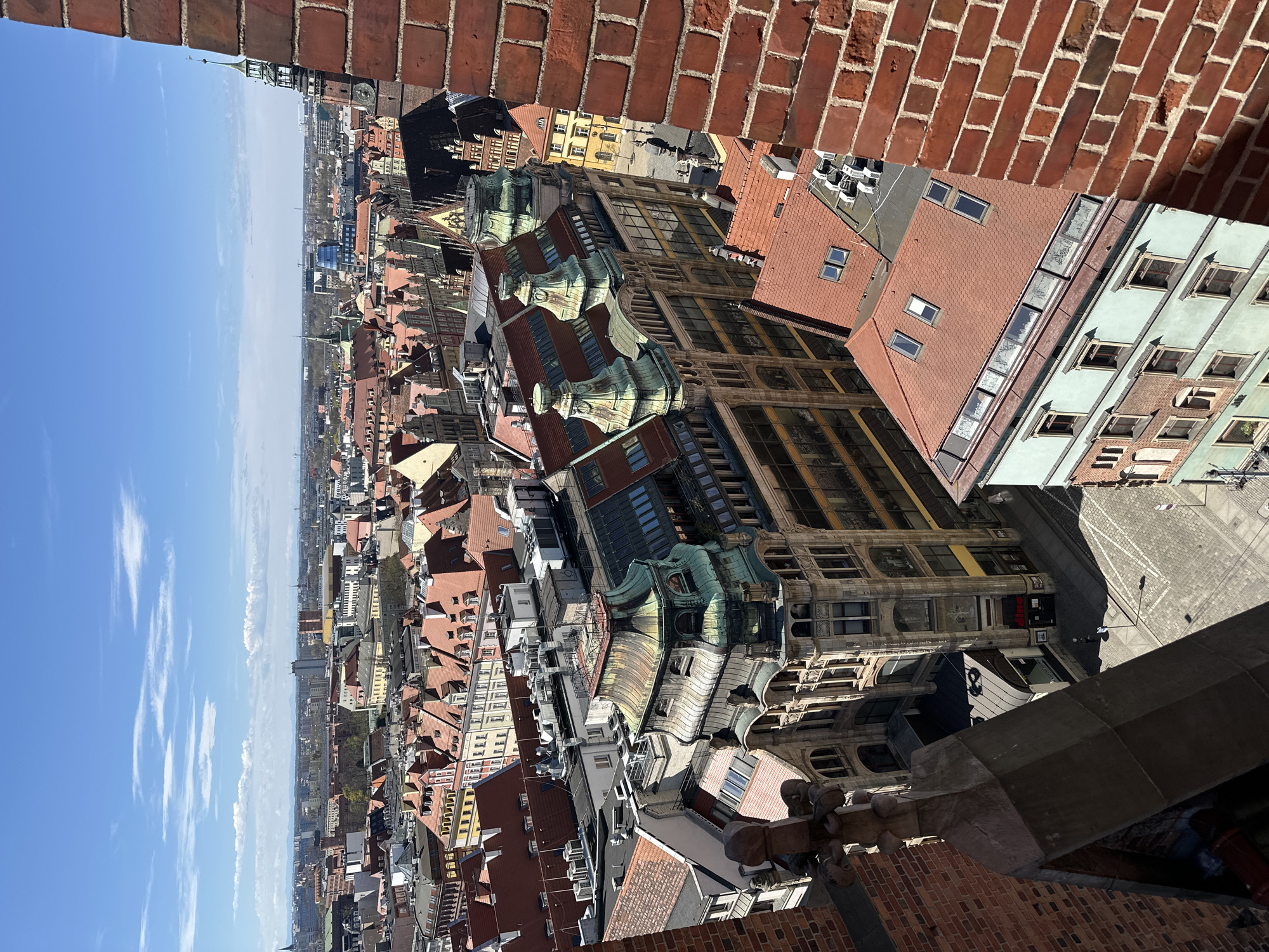 Tourist captures Wrocław's dwarfs, street performer, Old Town Hall