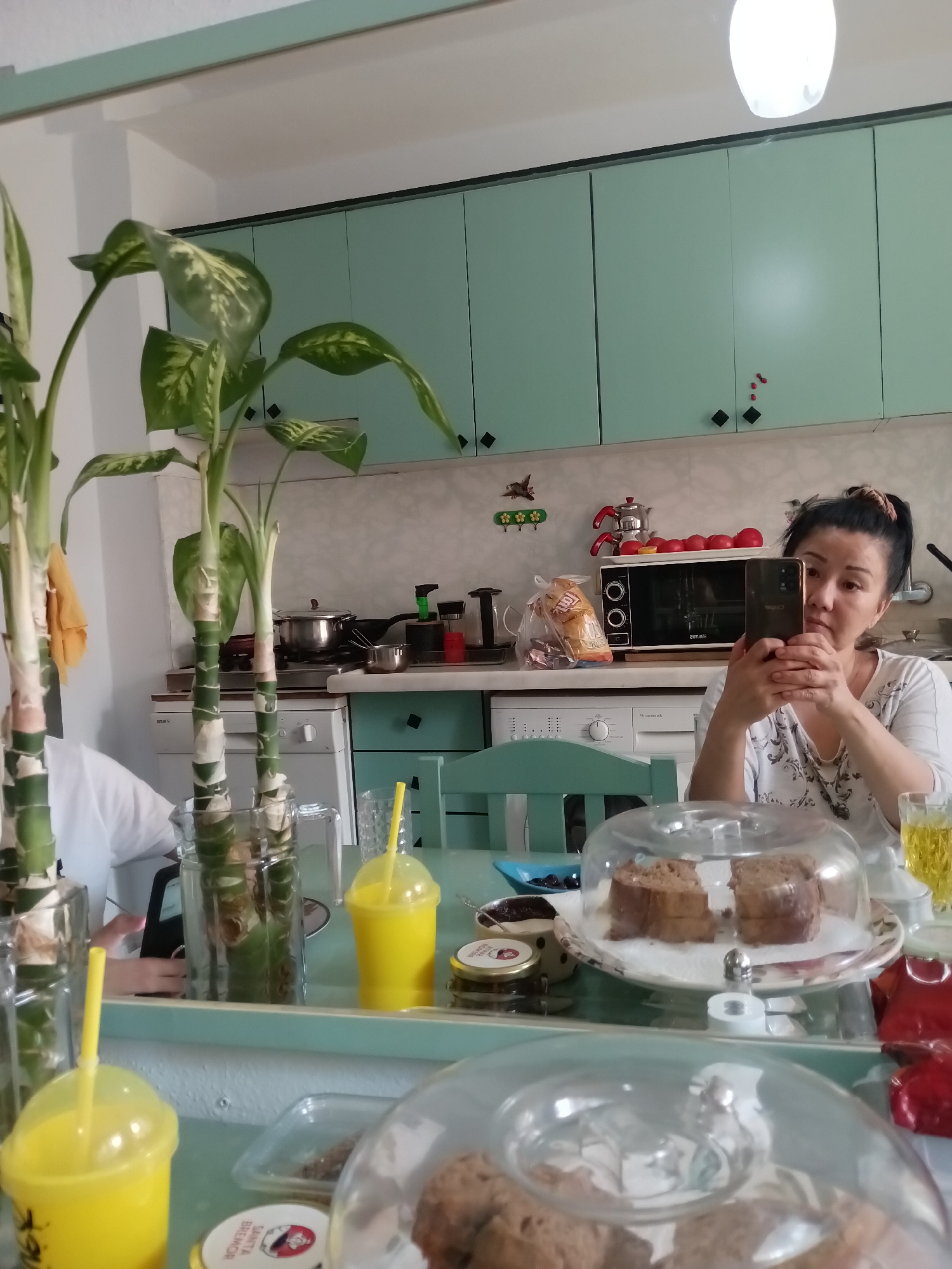 Kitchen selfie and Trump news broadcast, Alanya afternoon