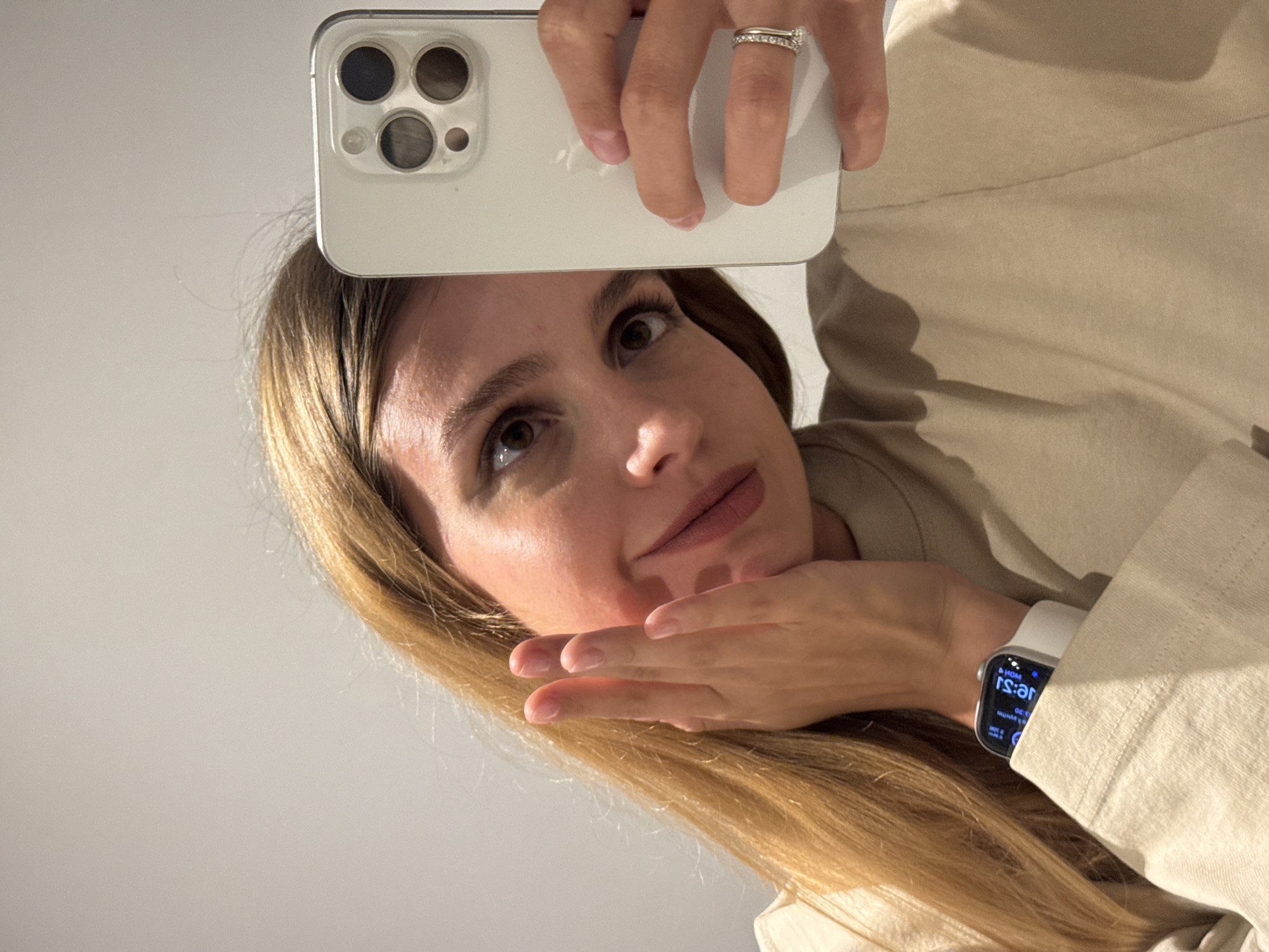 Woman documents hair salon visit with selfies in Tbilisi
