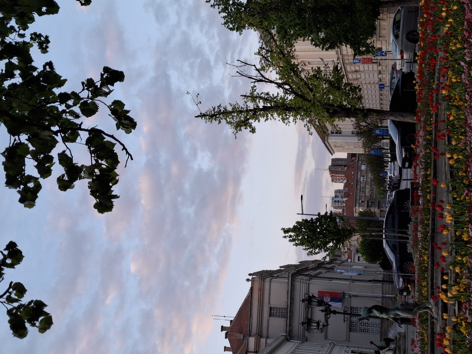 Evening beer break documented on Novi Sad streets