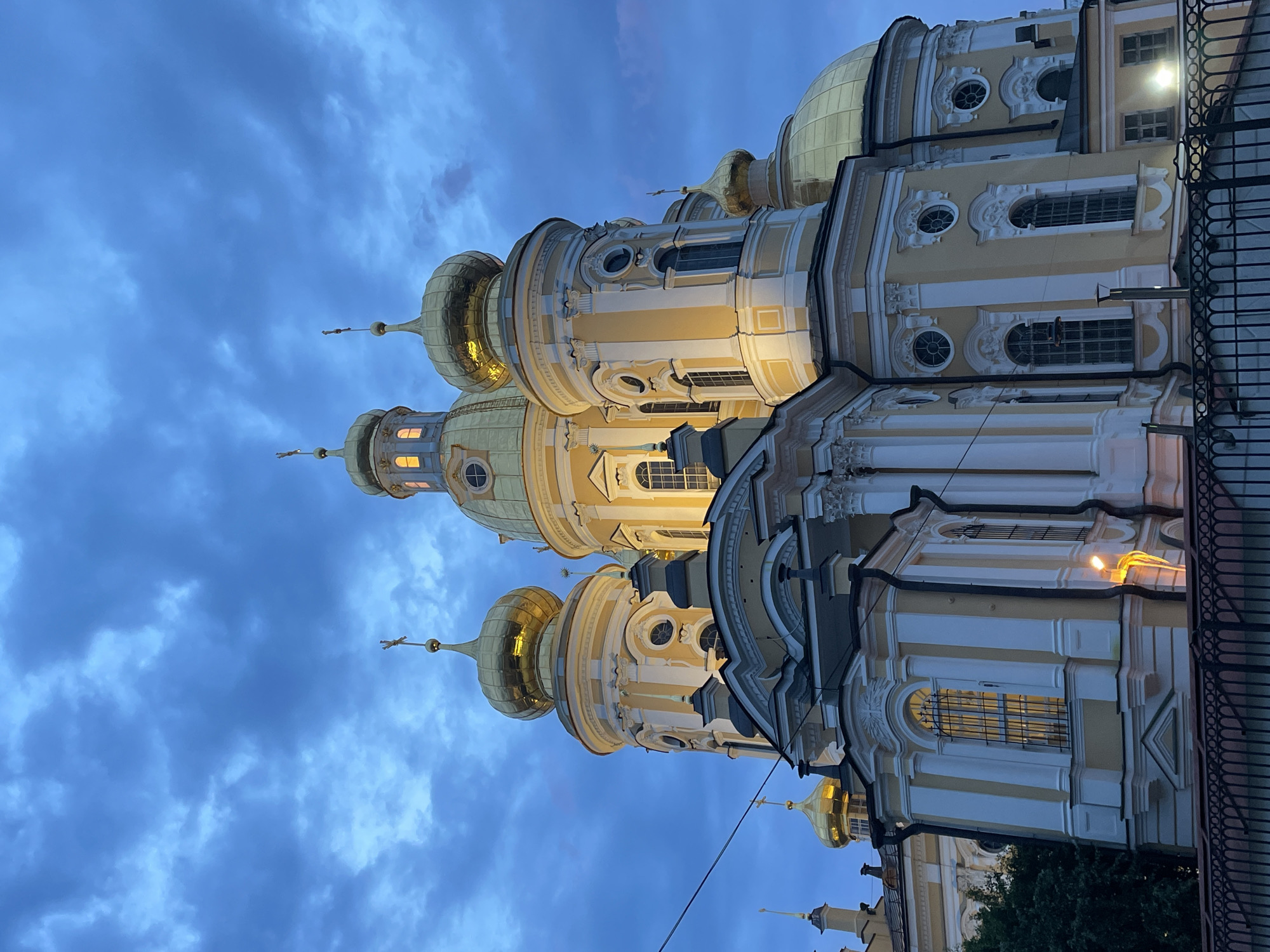 A summer evening across St. Petersburg's streets and food spots