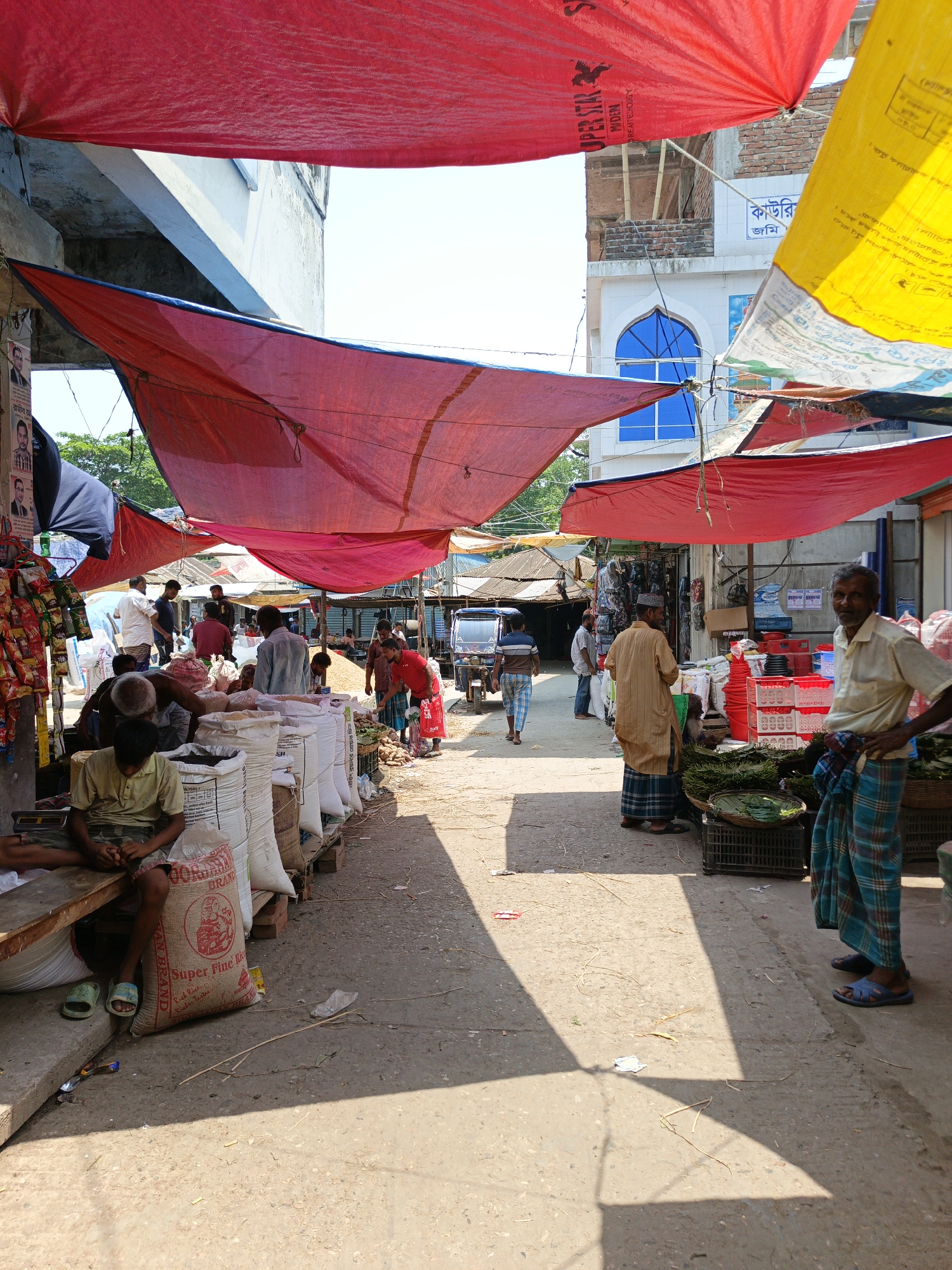 Morning market activity documented in Kauria, Bangladesh