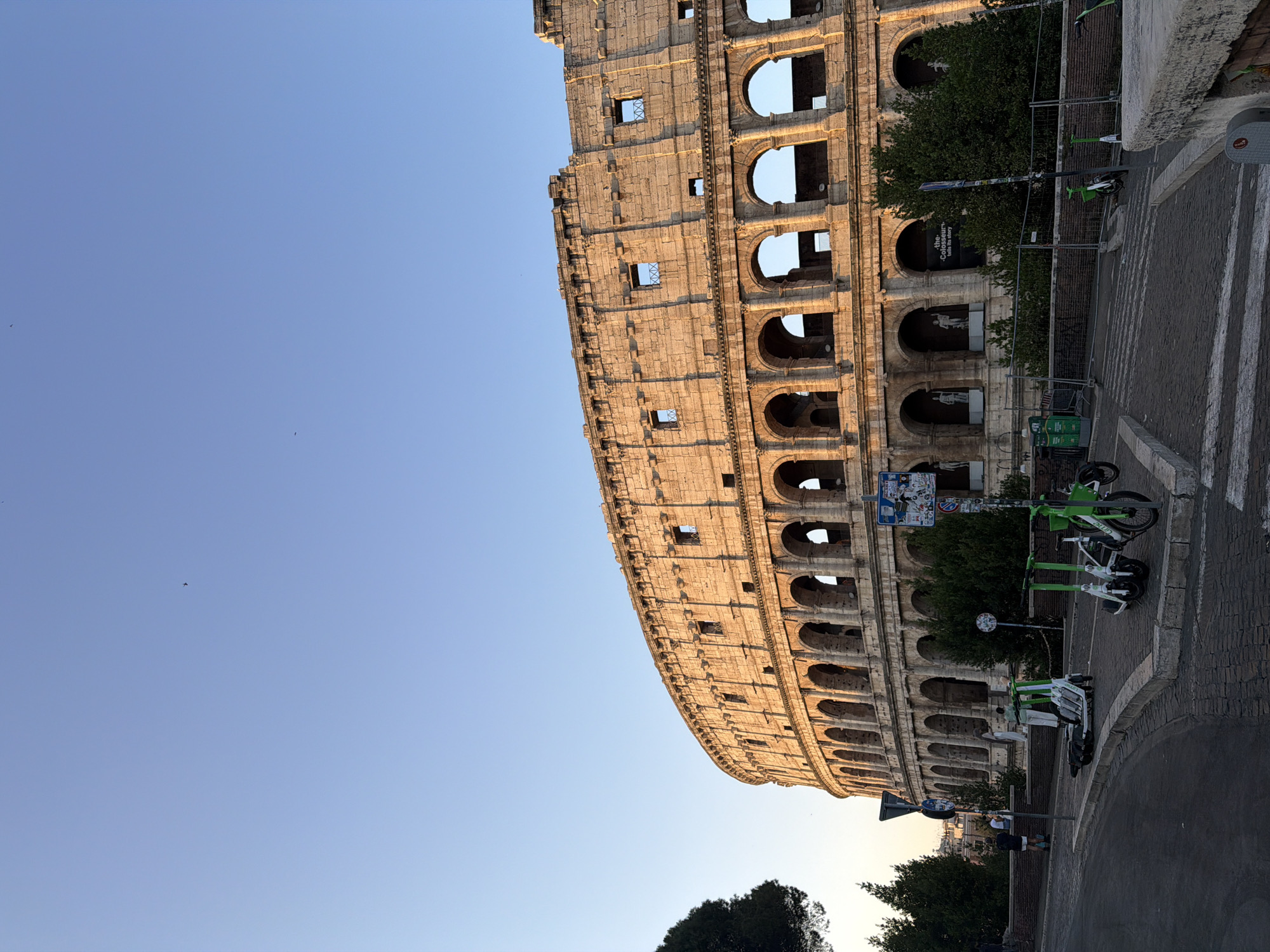Rome's Colosseum and Arch of Constantine up close