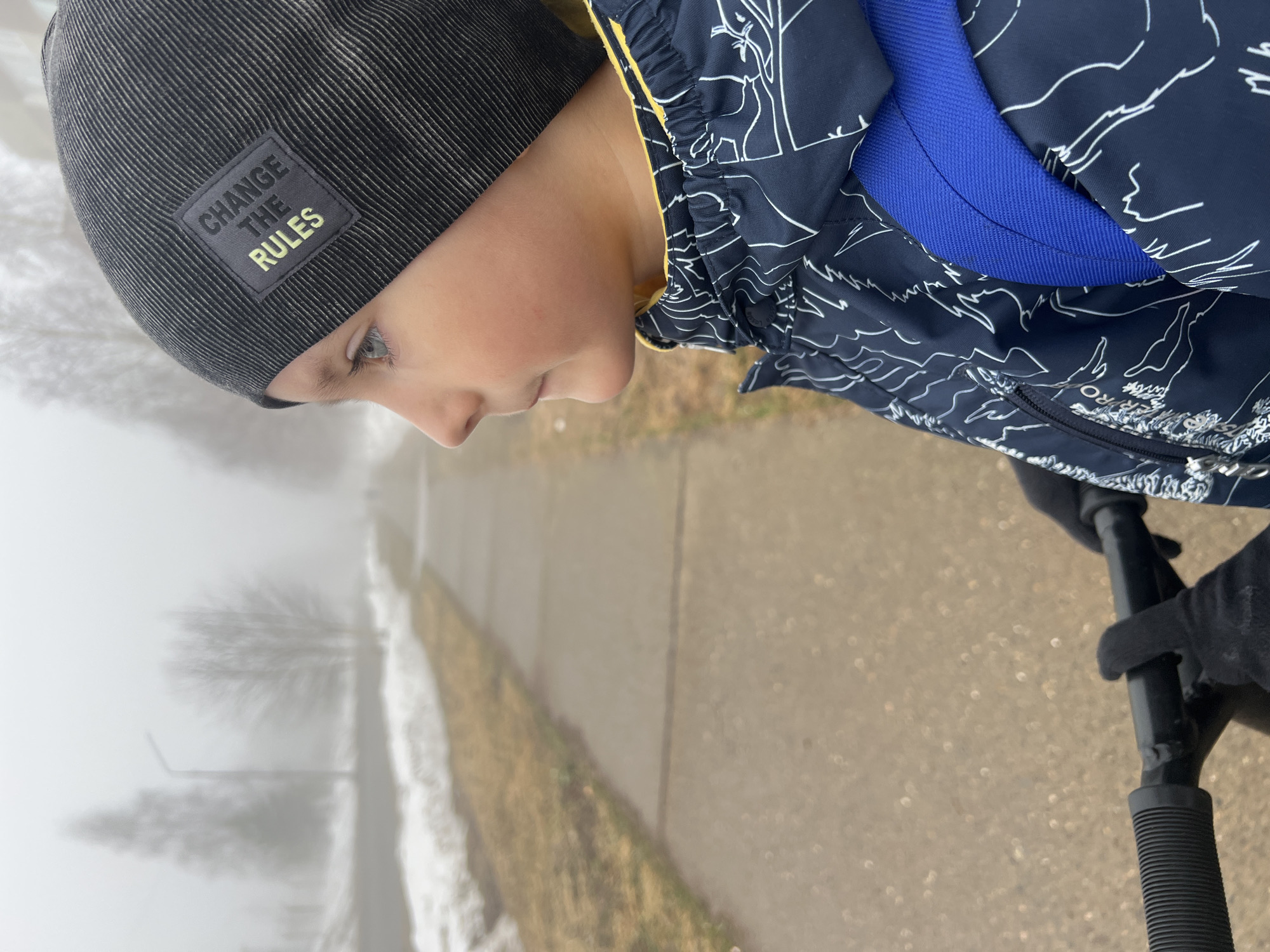 Foggy afternoon captured in Марковský: children scootering, melting snow