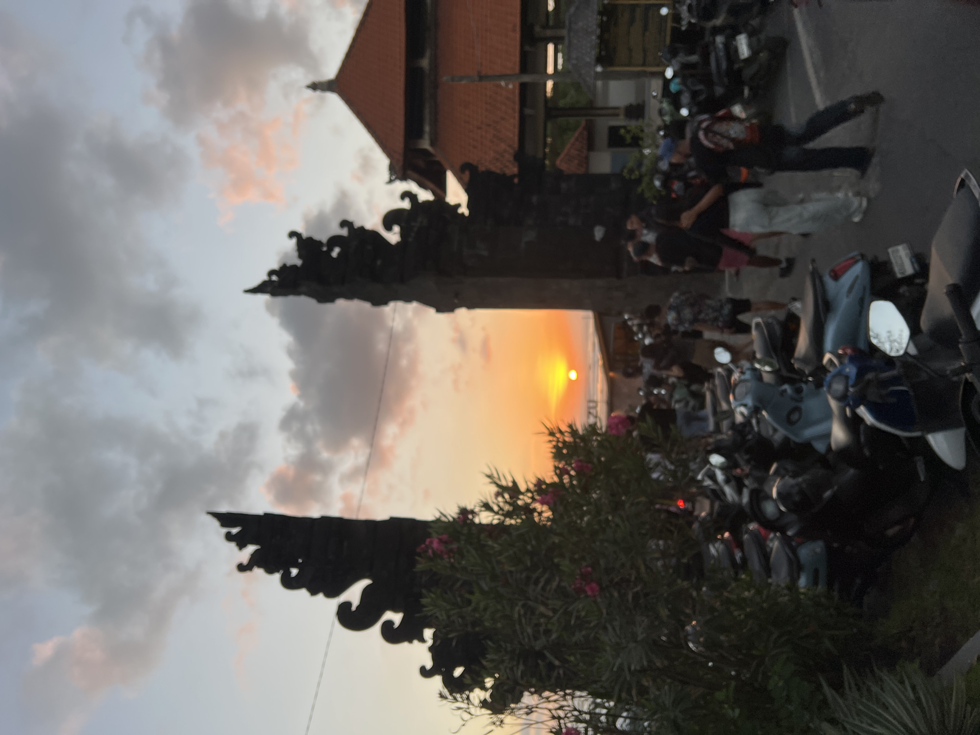 Sunset crowd gathers at Tanah Lot temple, Mengwi, Bali