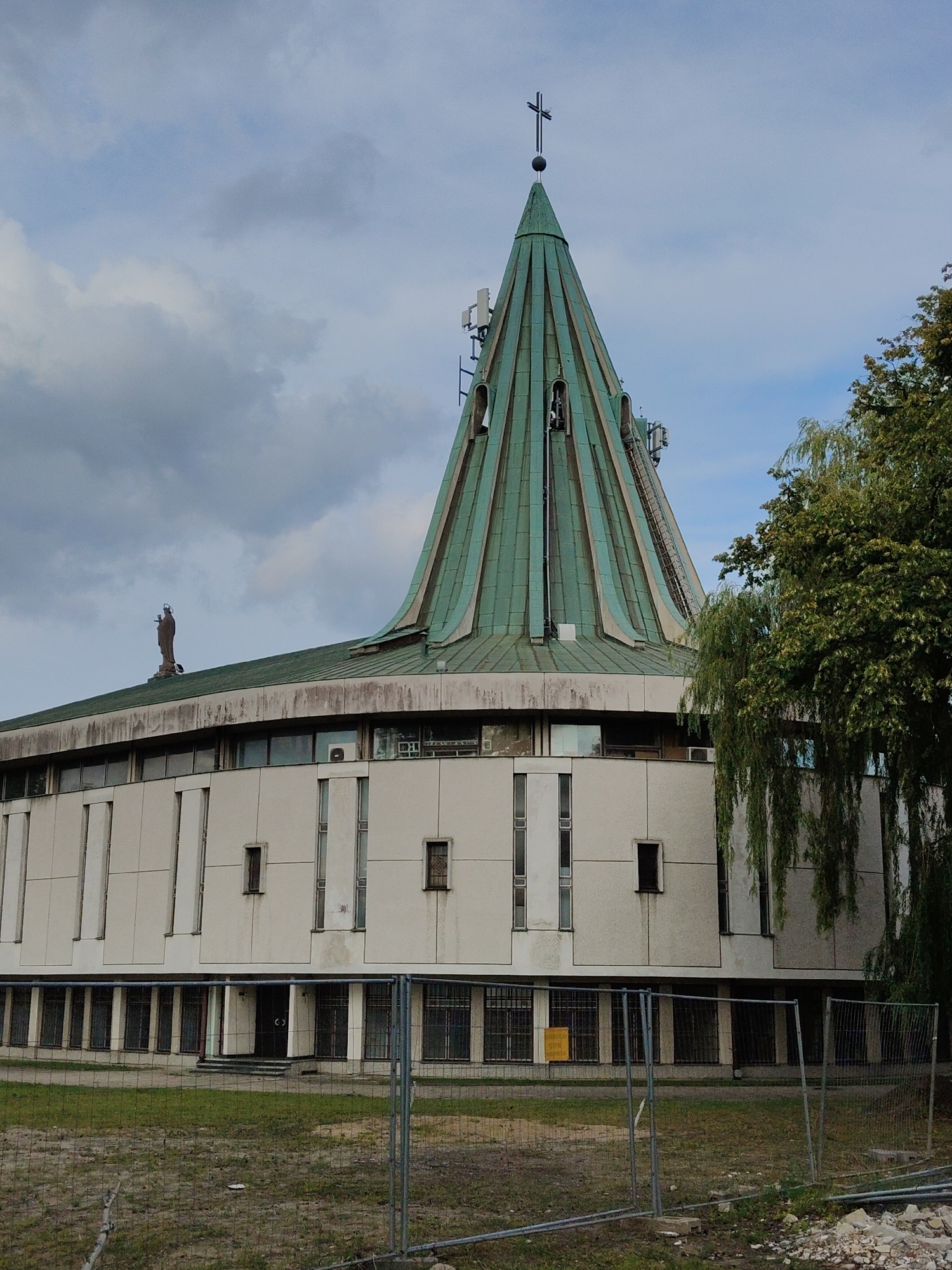 Afternoon street walk through Rumia, Poland's neighborhoods and landmarks