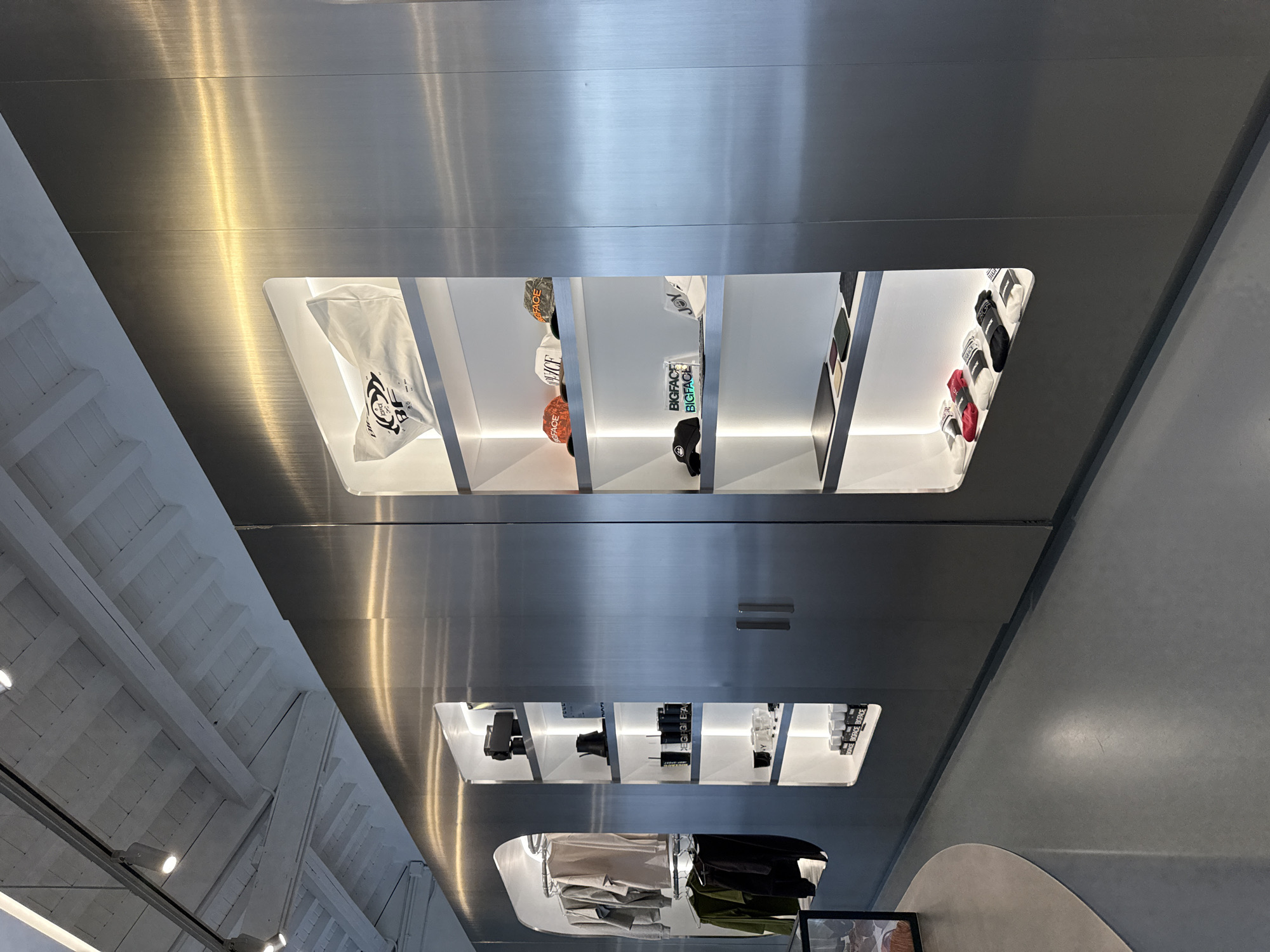 Modern Miami retail store features mirrored ceiling displays