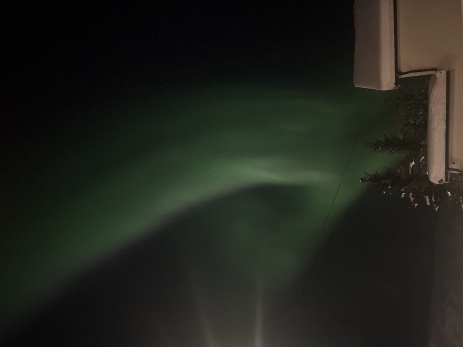 Aurora borealis illuminates Tromsø skies in green display