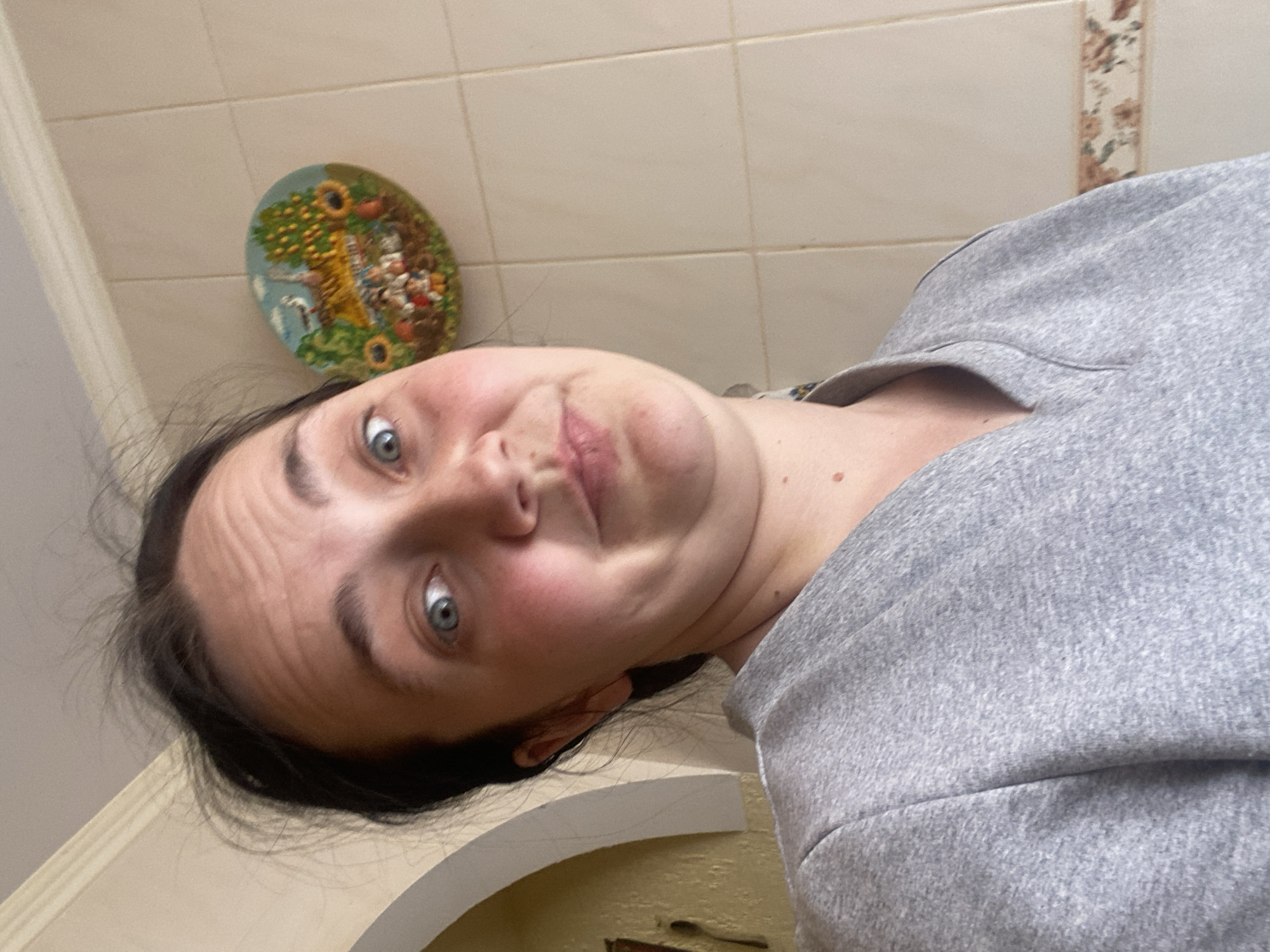 Casual home morning: selfies, kids snacking, kitchen scenes