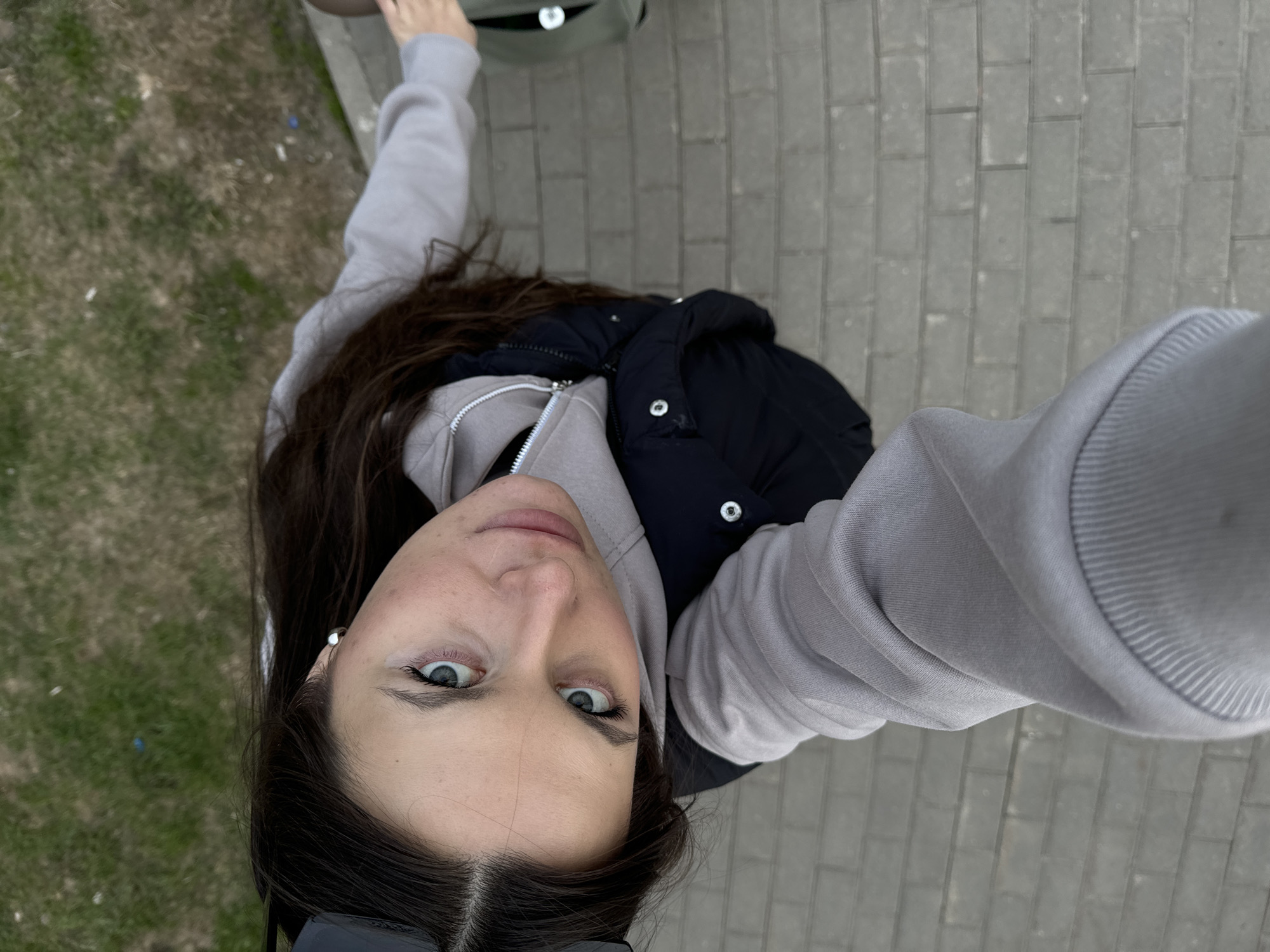 Casual portraits captured minutes apart in Moscow suburbs