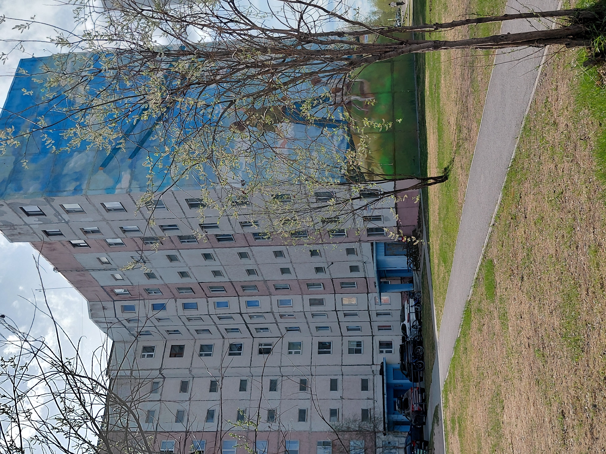 Witness documents springtime scenes across Nadym, Russia neighborhoods
