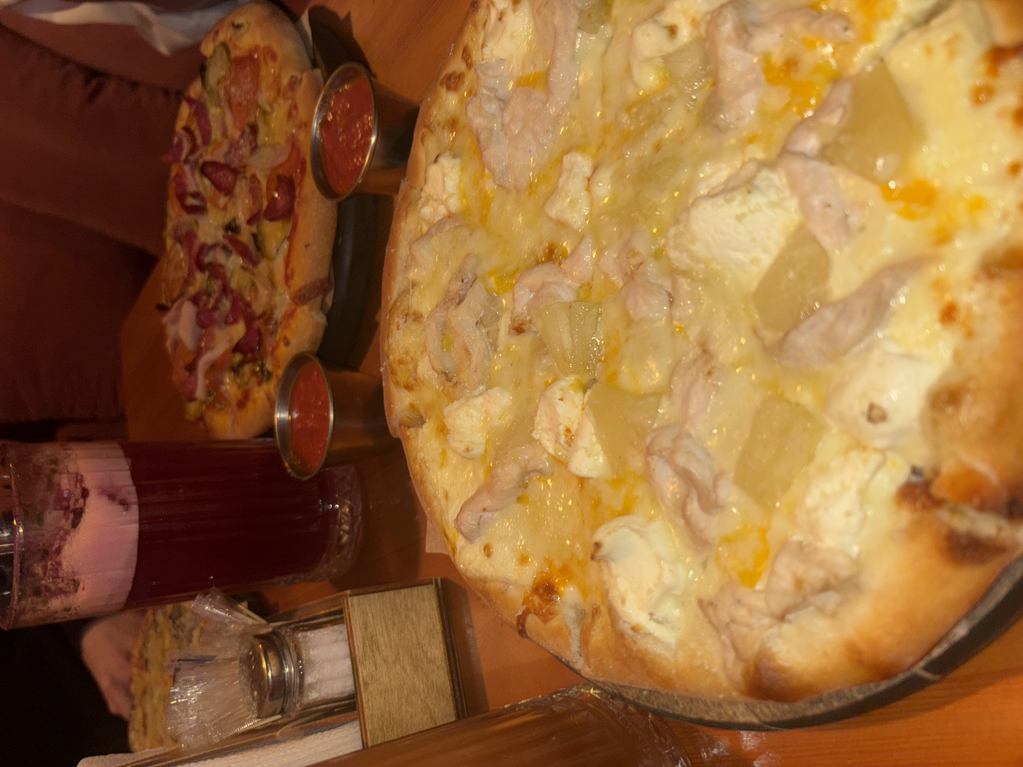 Casual dinner documented at Perm restaurant, pizzas and drinks