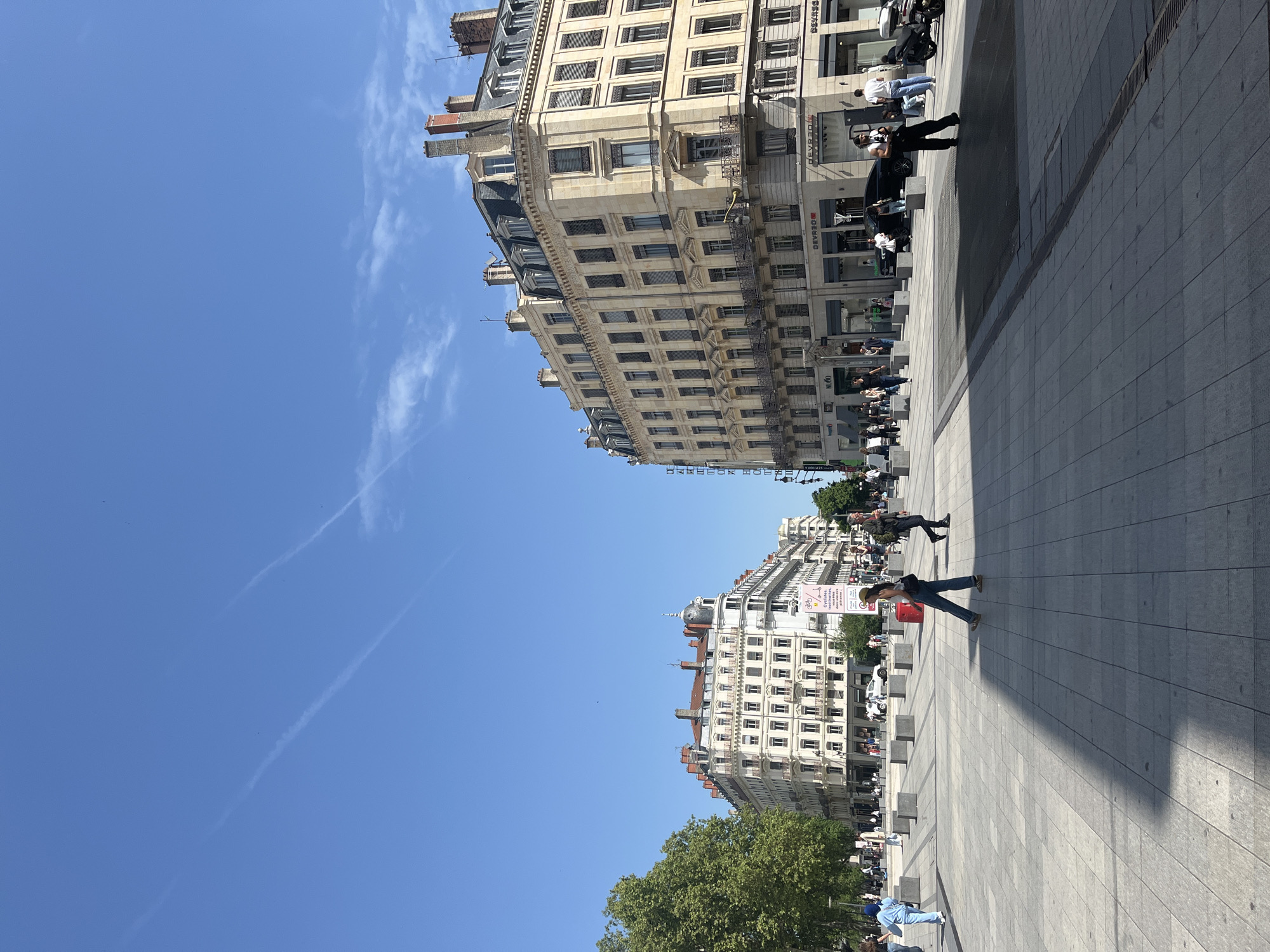 Clear spring morning documented in Lyon's historic districts