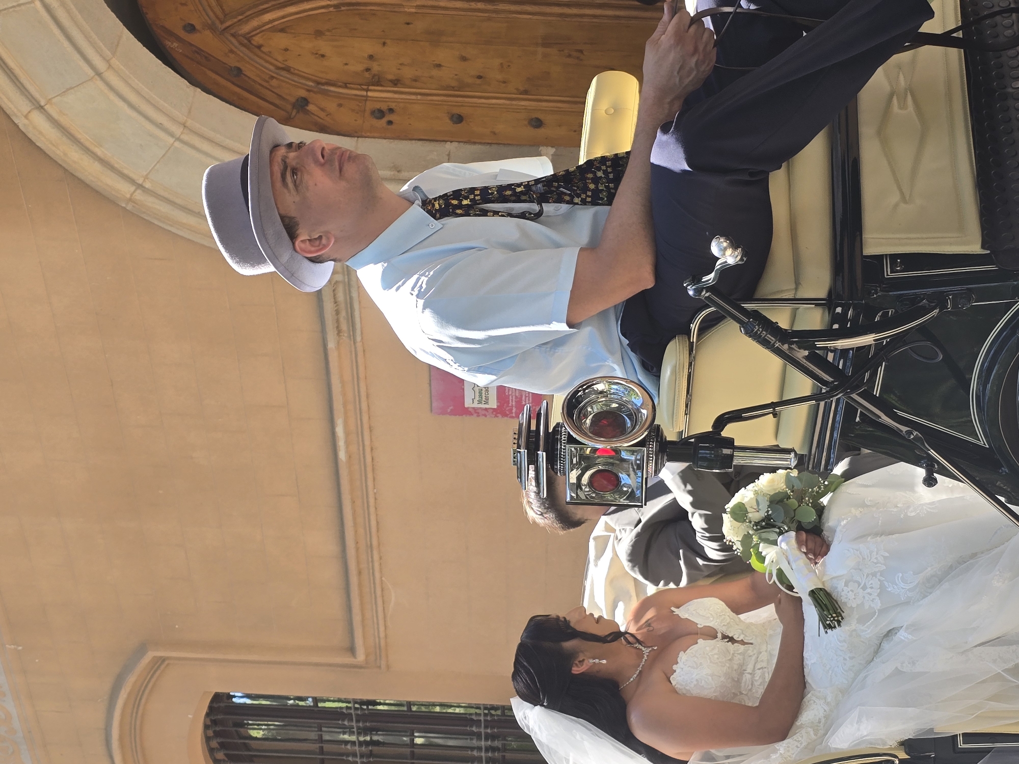 Horse-drawn carriage wedding arrival at a Cornellà de Llobregat venue