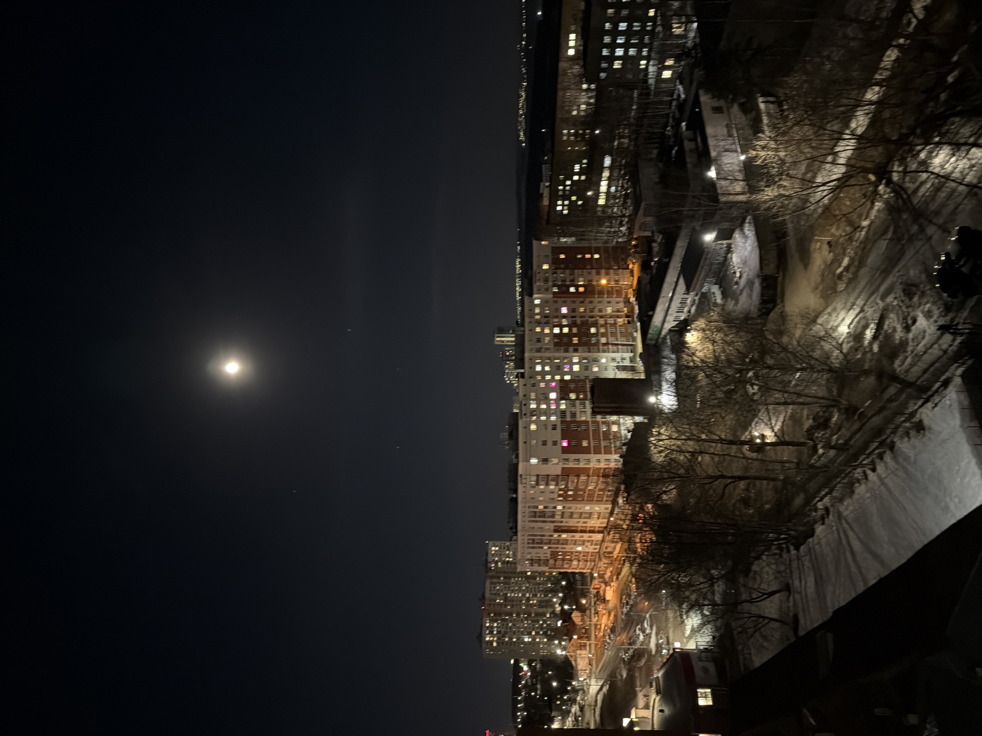 Evening life captured in Izhevsk: cityscape, cooking, social media
