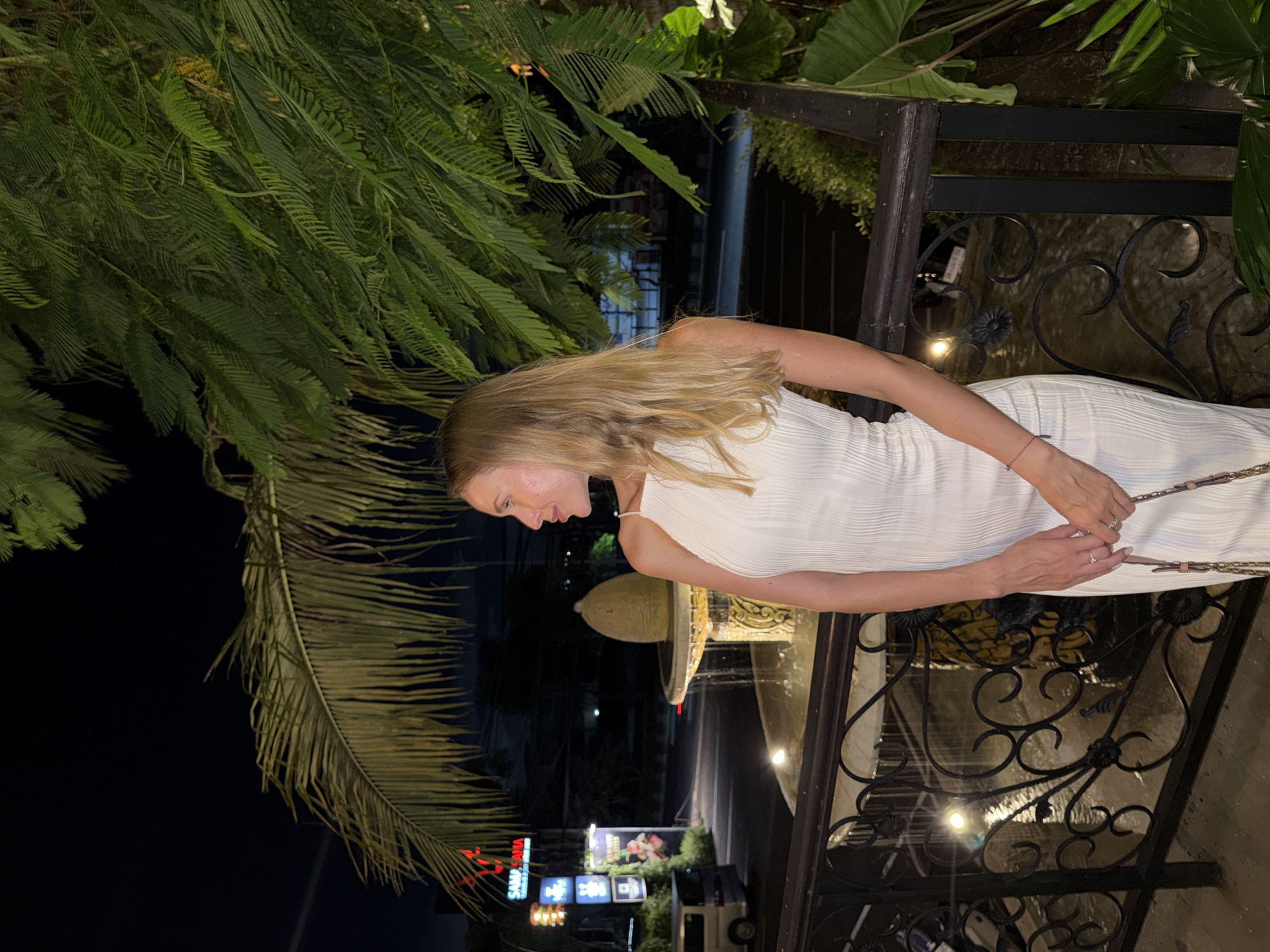 Woman in white dress spotted at Samasta commercial area