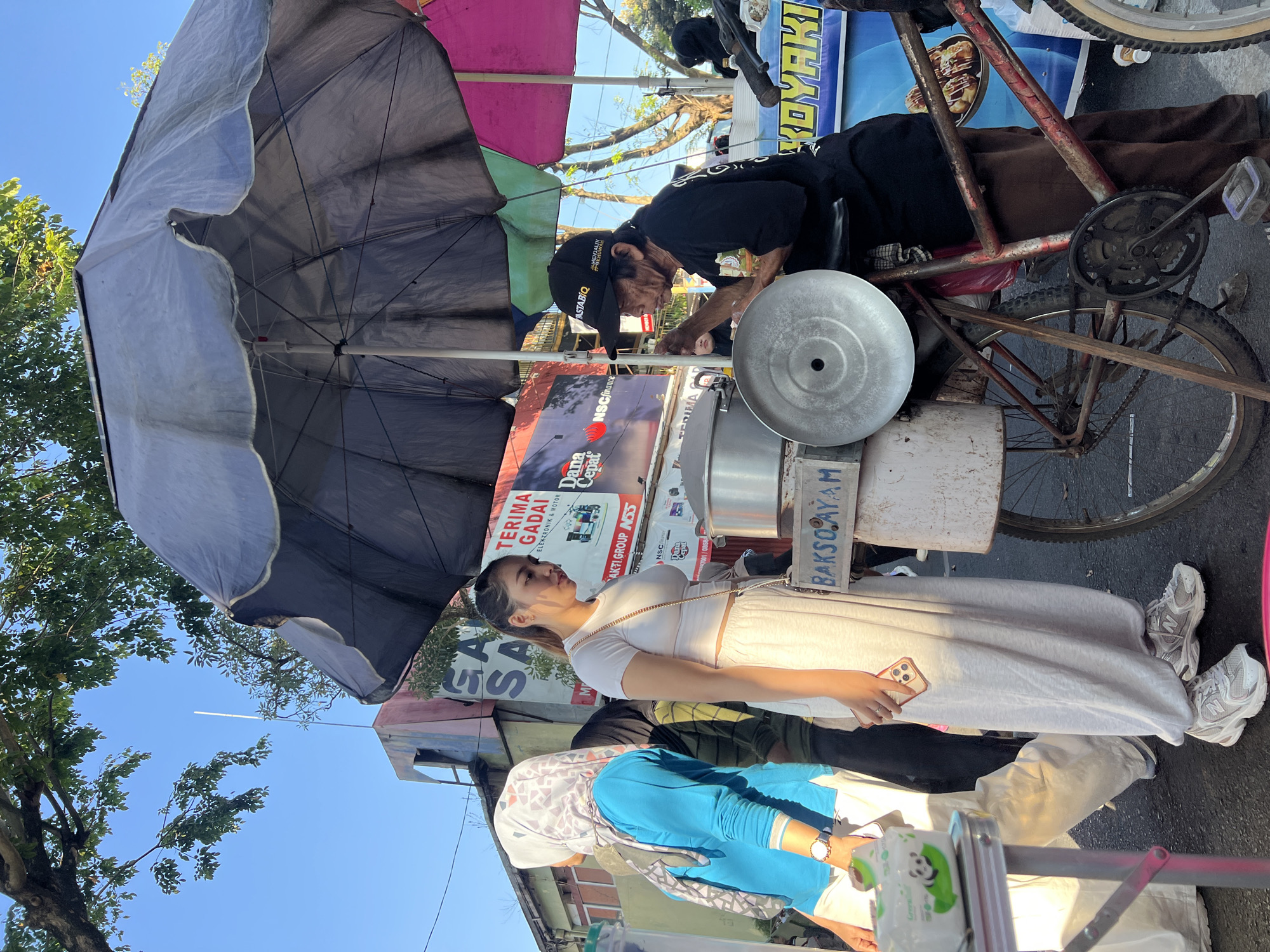 Bakso cart draws a crowd on a Kecamatan Pati street