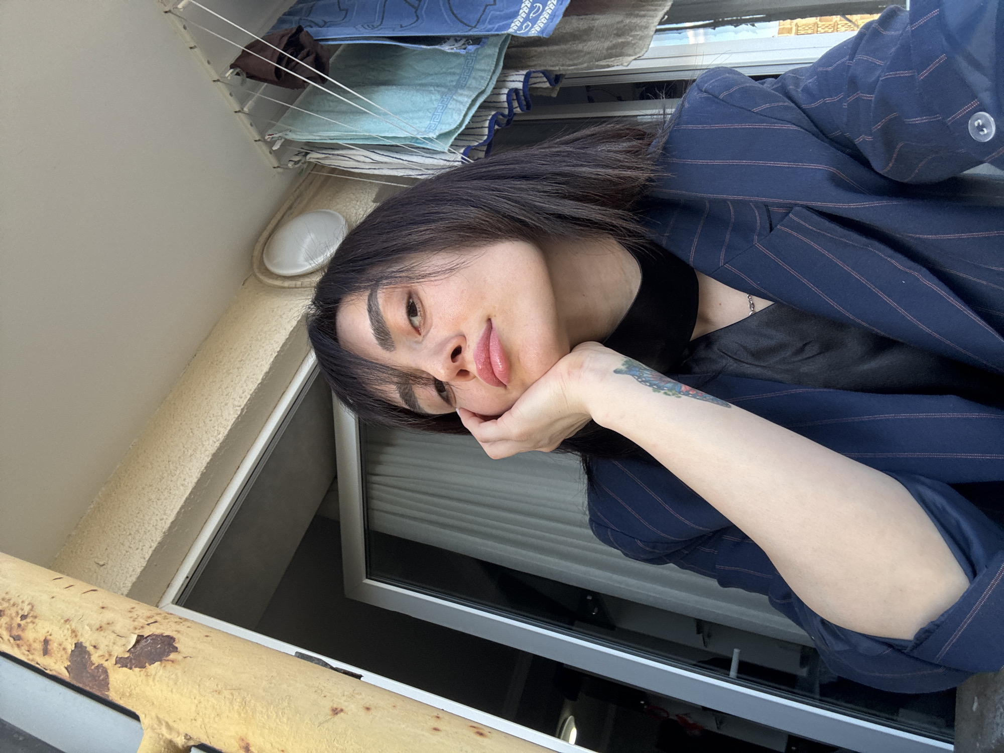 Woman documents daily routine with selfies and cooking in Tbilisi