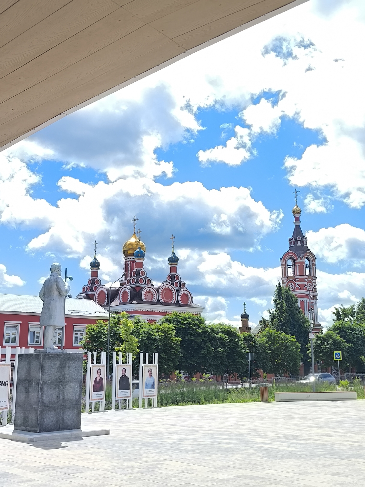 Street-level tour of Taldom's churches, monuments, and town center