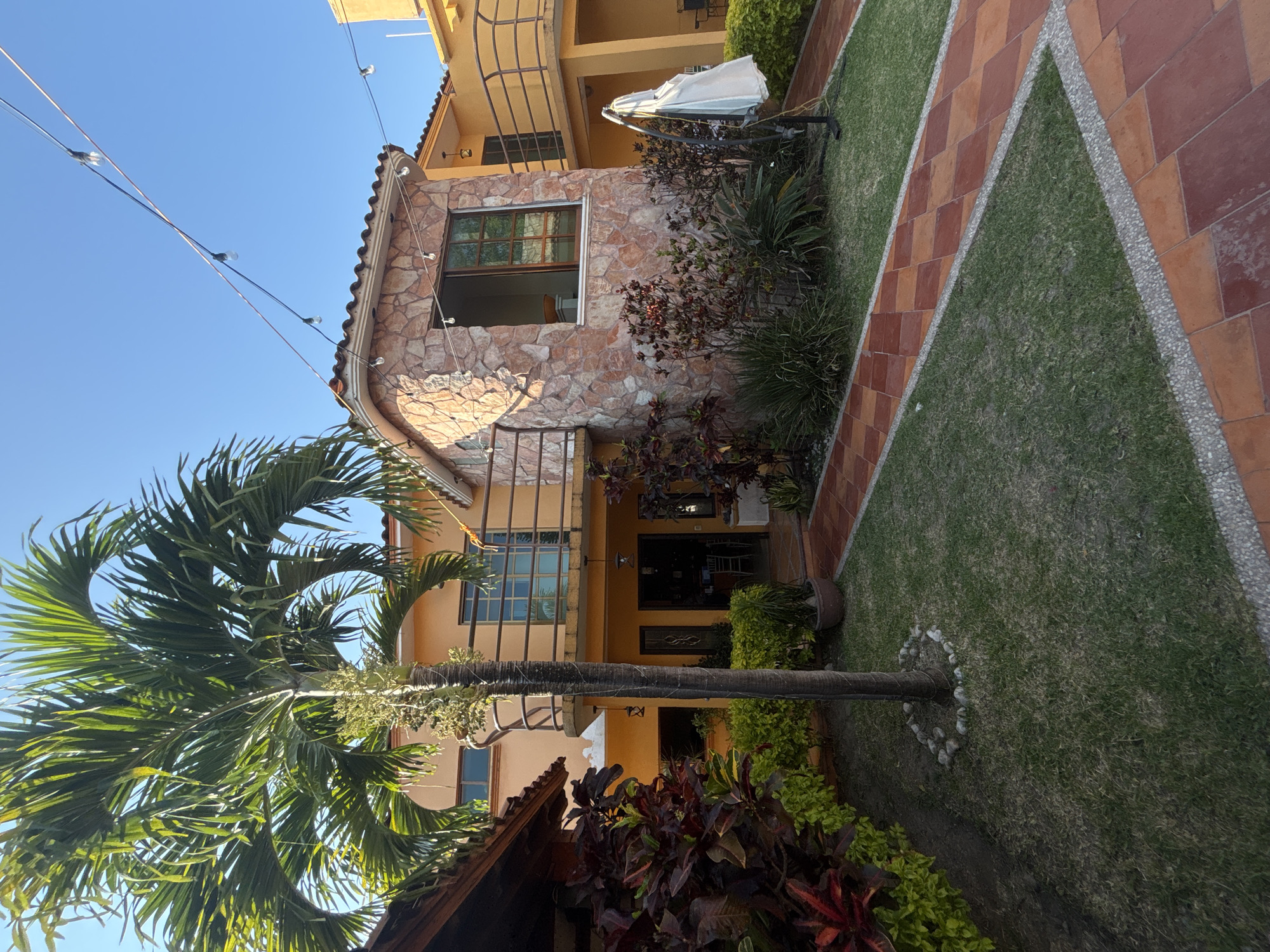 Two-story house with palm tree documented in Chilpancingo