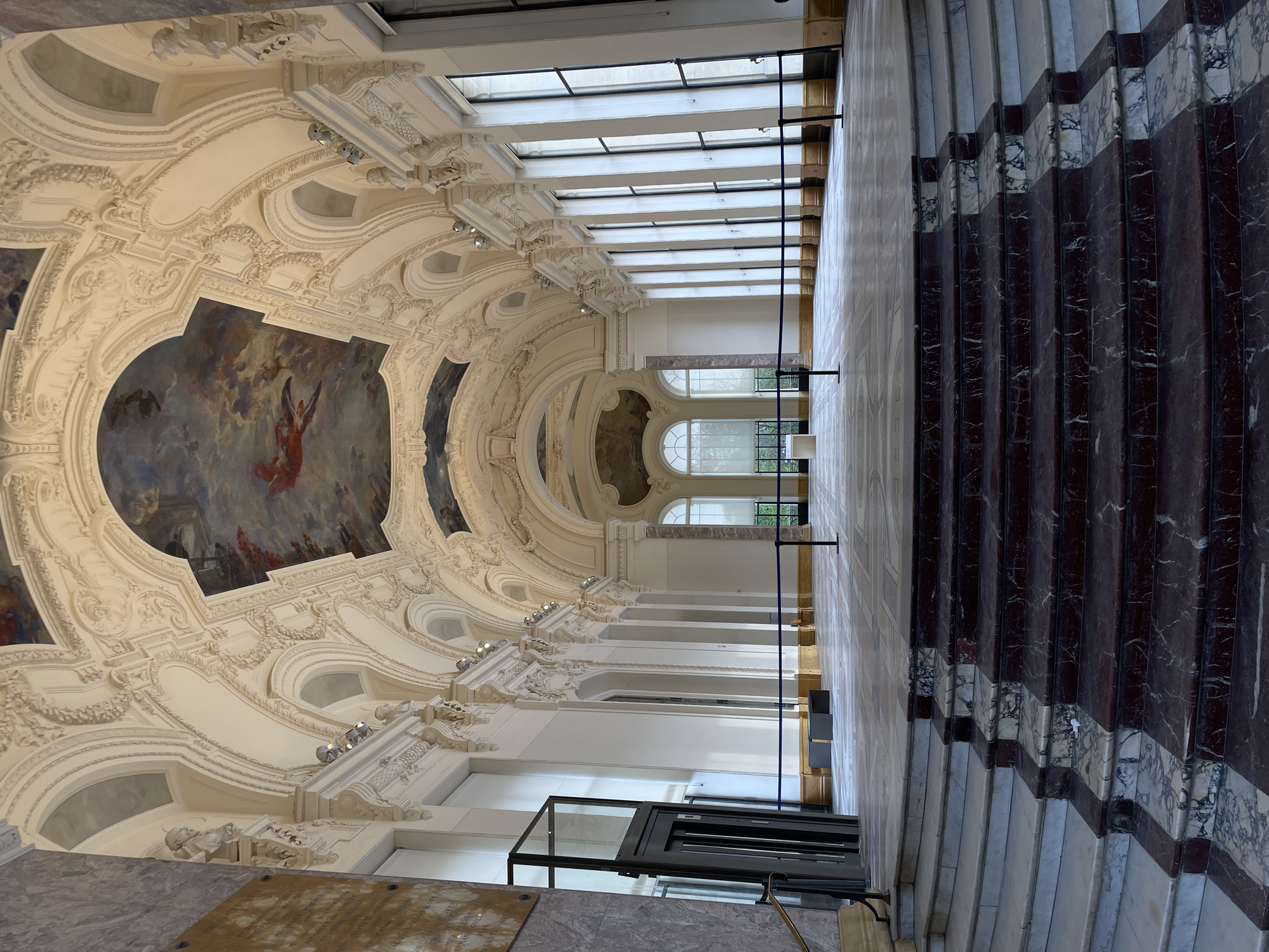 Witness documents Paris cultural landmarks in four-minute span