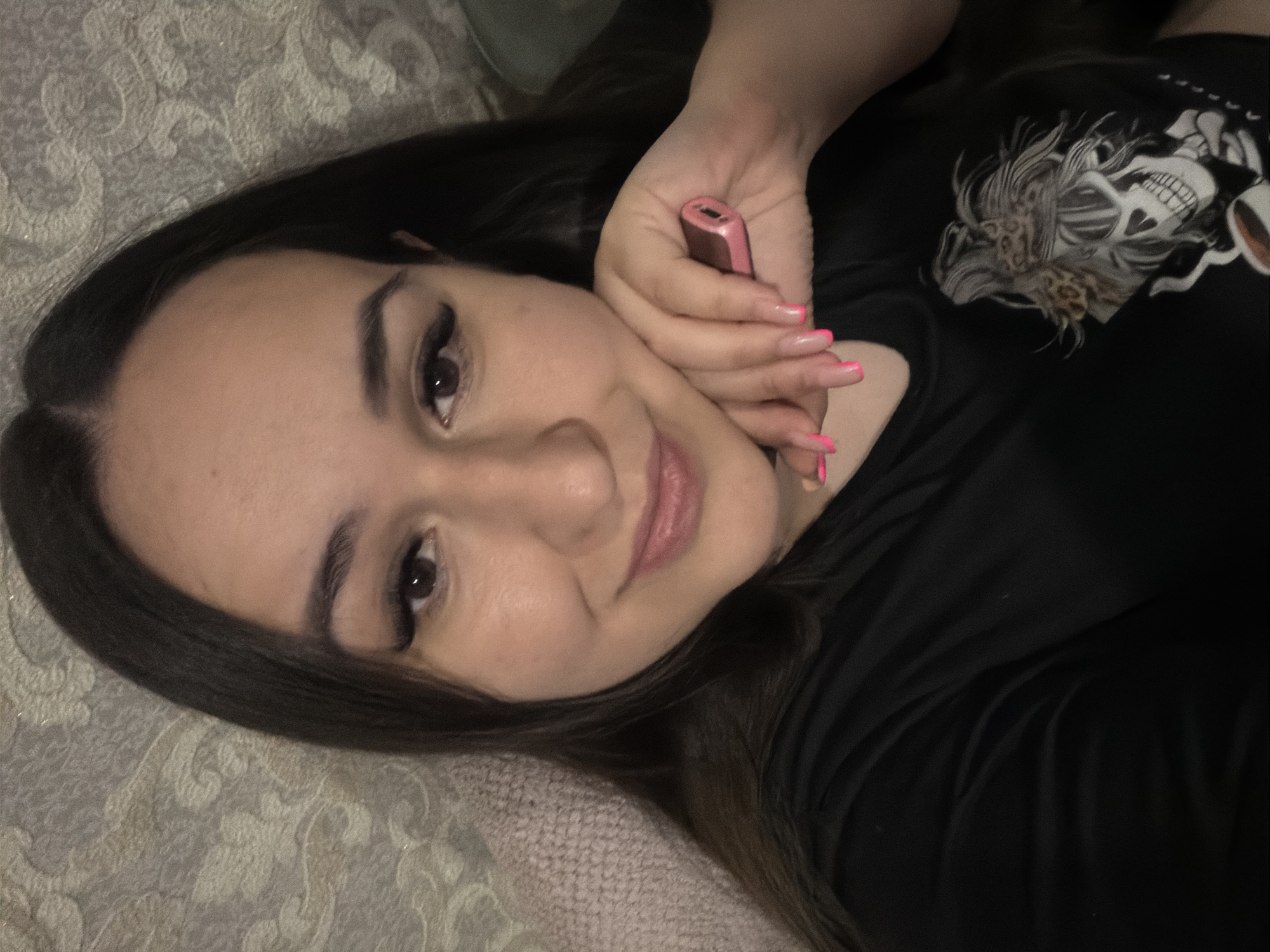 Bedroom selfie series, graphic tee and casual mood