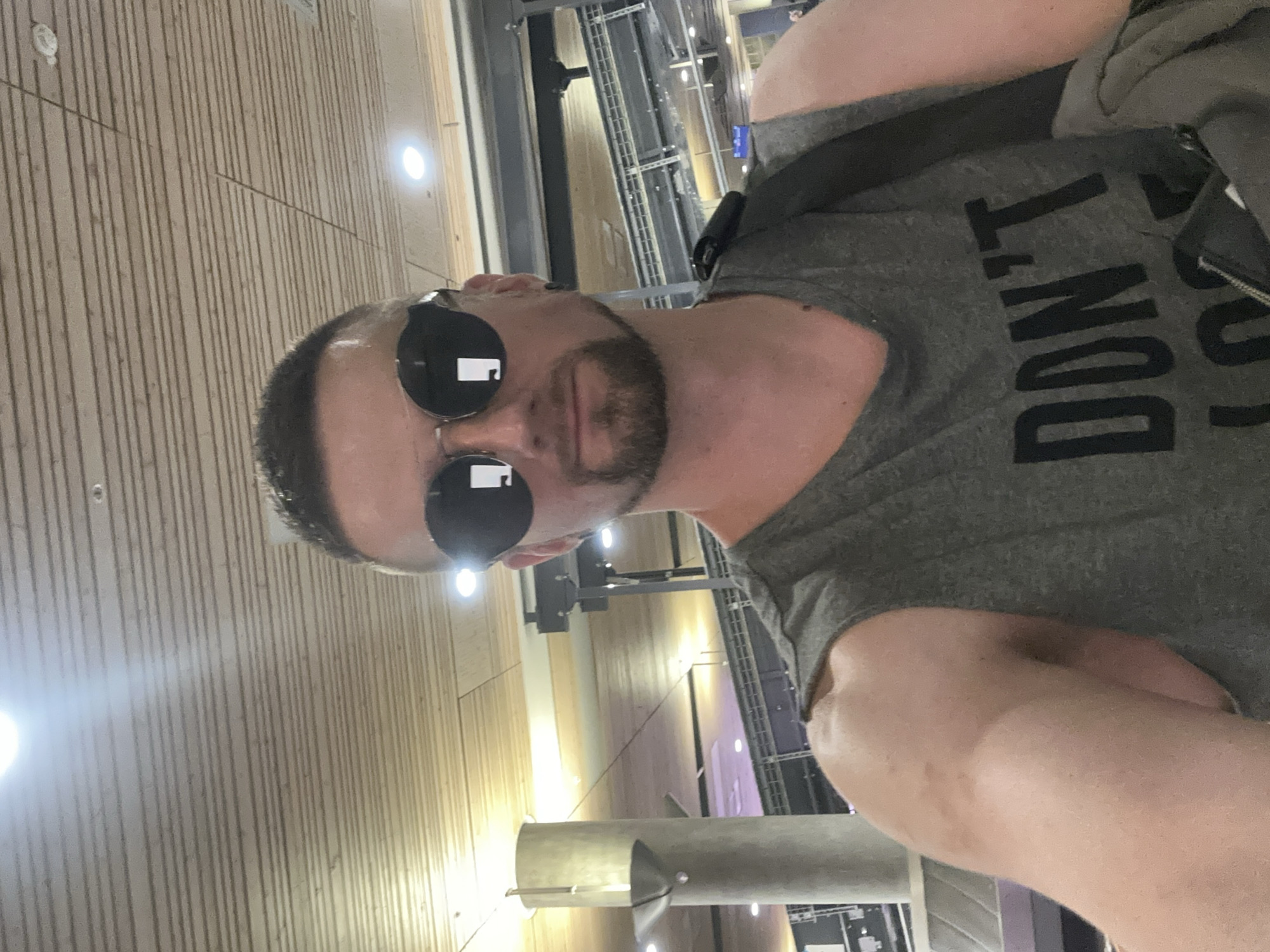 Airport selfies and bag in hand at Gardermoen