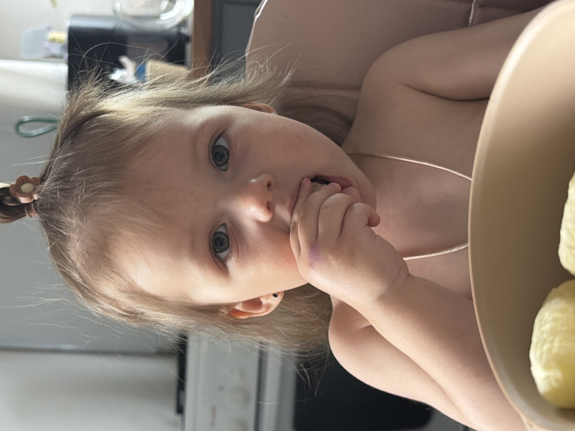 Toddler observed eating at table in Reshetnikovo, Russia