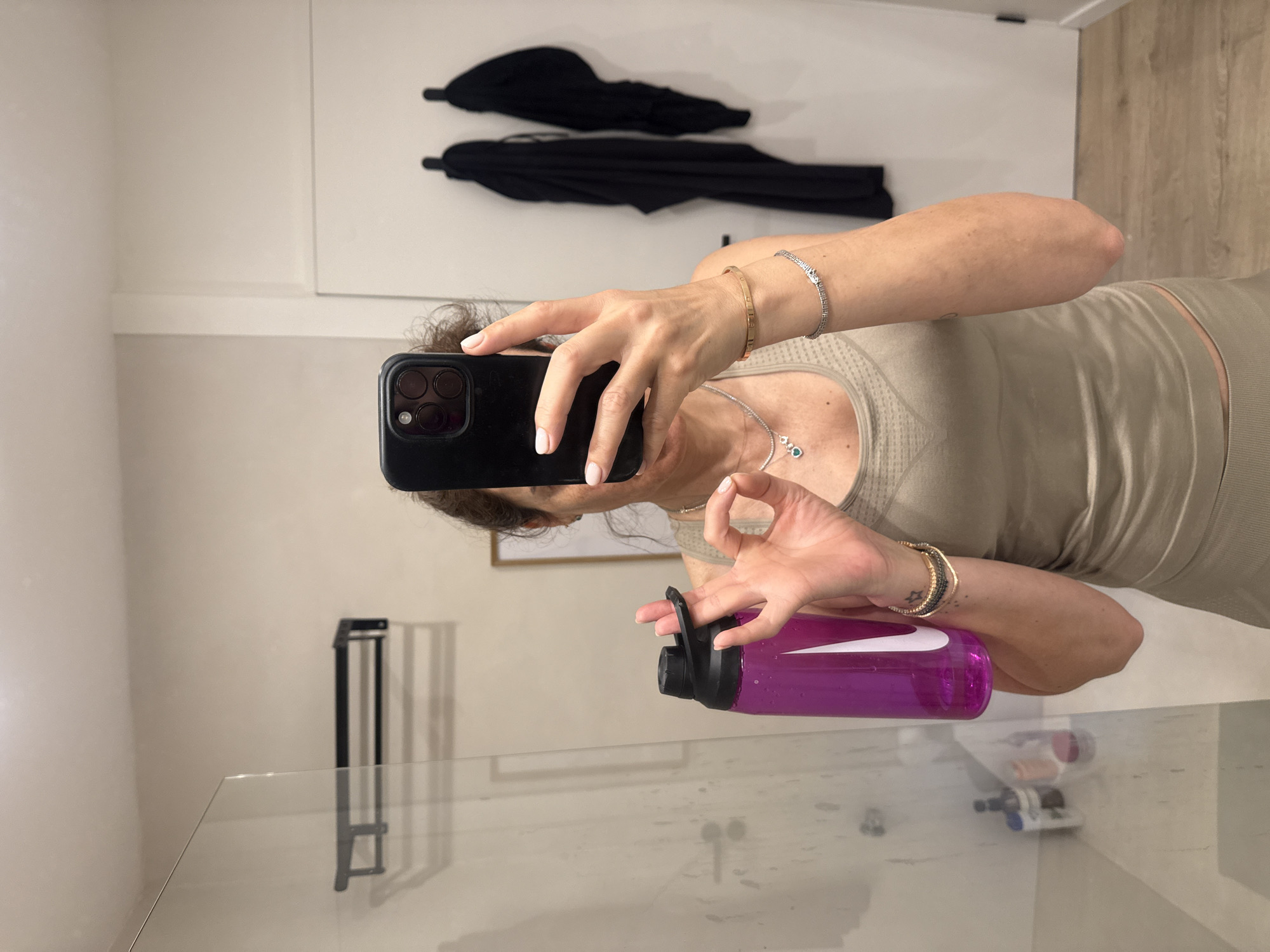 Woman takes mirror selfie in Vila Nova de Gaia