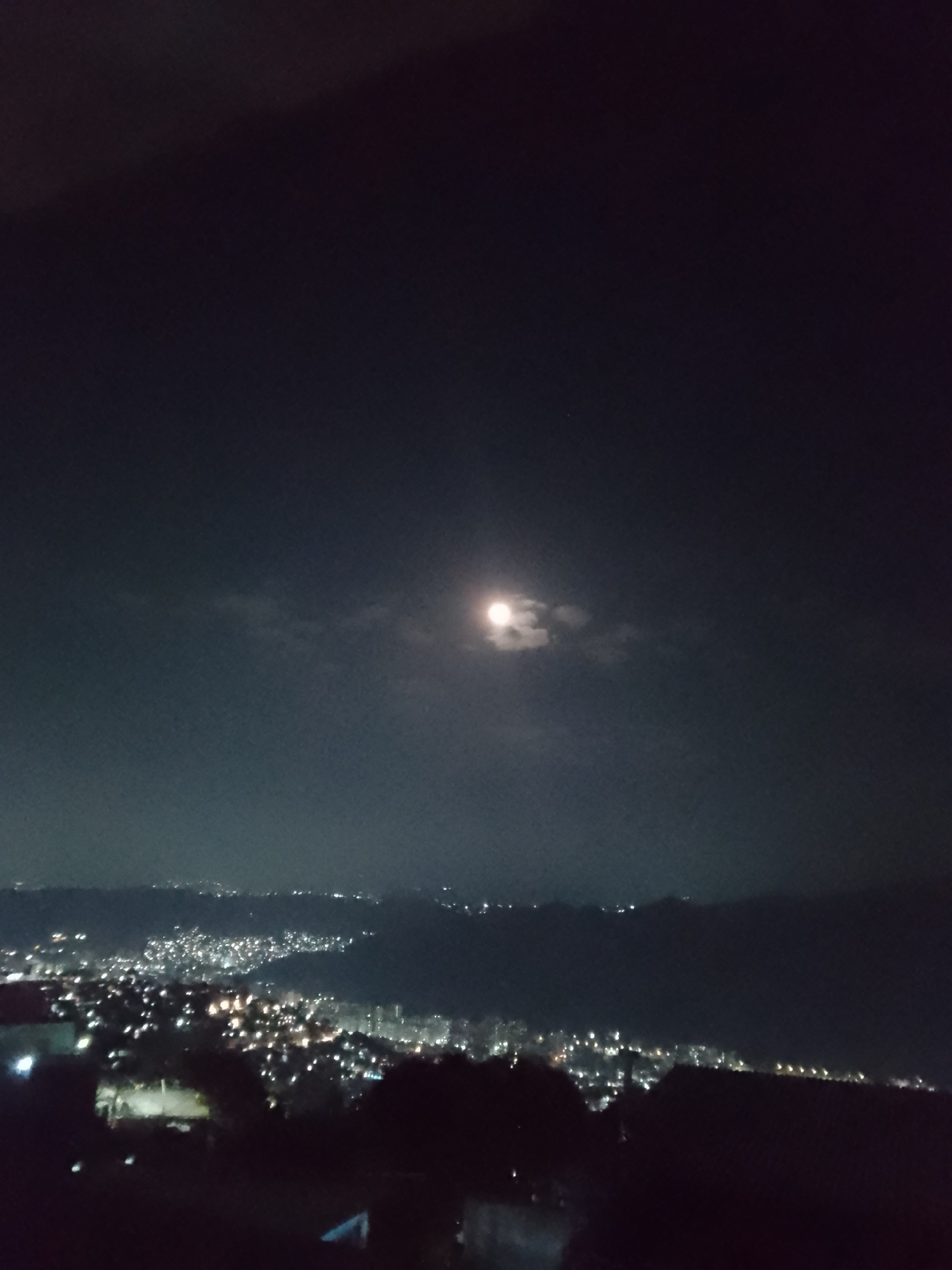 Night scenes captured across Caracas subway system, city skyline