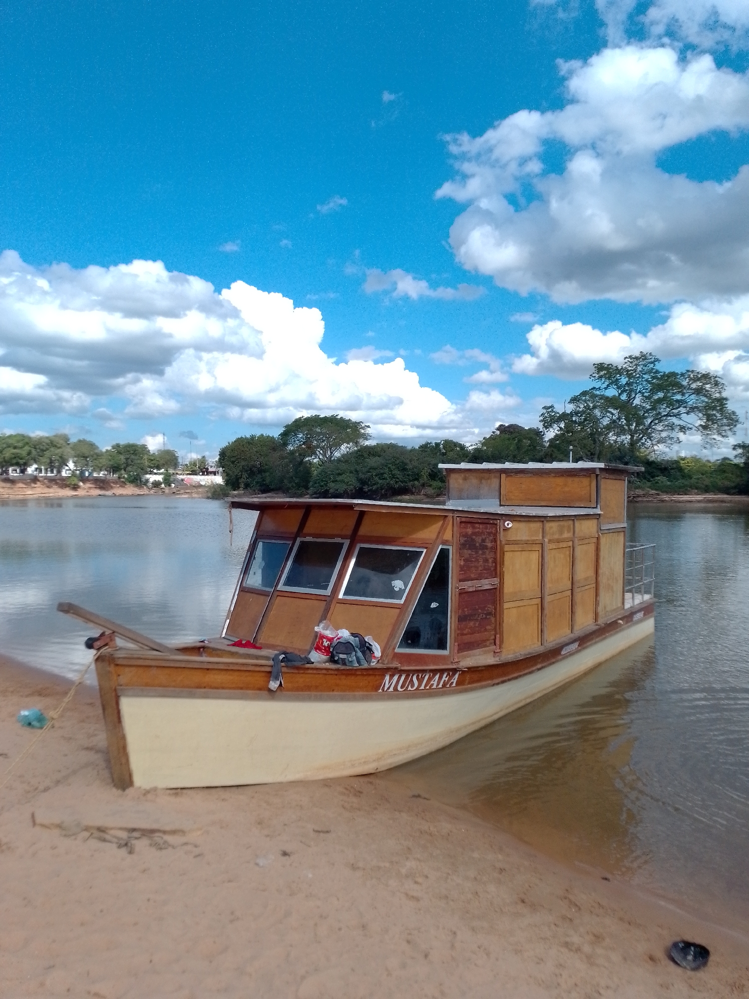 Wildlife murals and fishing scenes in Cáceres, Brazil