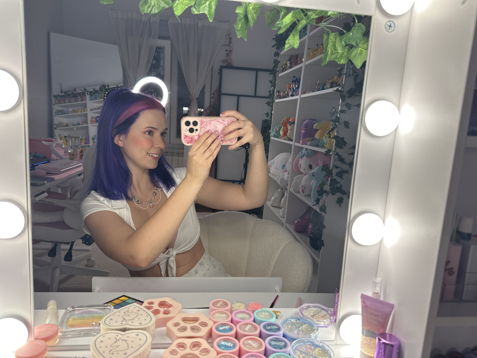 Vanity mirror selfies in Oviedo, styled and ready