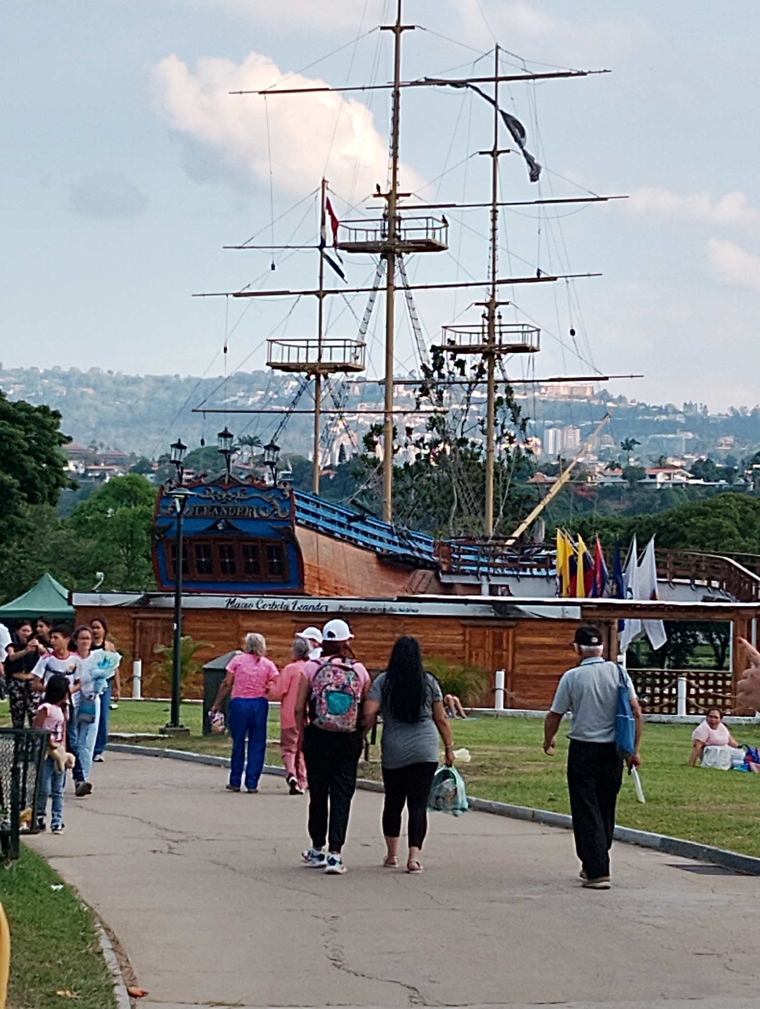 Evening visitors explore historic ship replica at Caracas park
