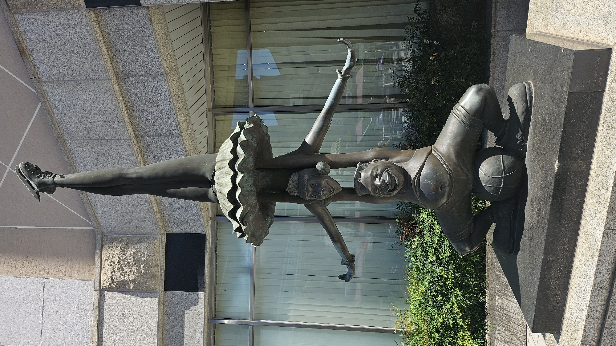 Bronze statue depicts basketball player supporting ice skater in Ulsan