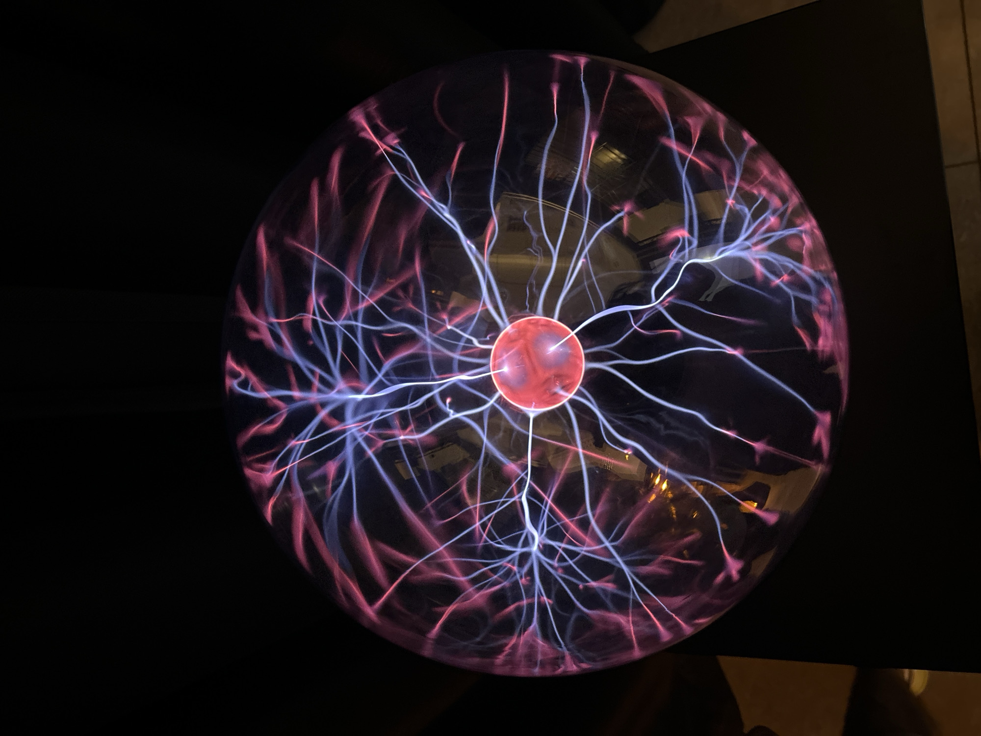 Plasma ball demonstrations and Sofia rotunda visits documented