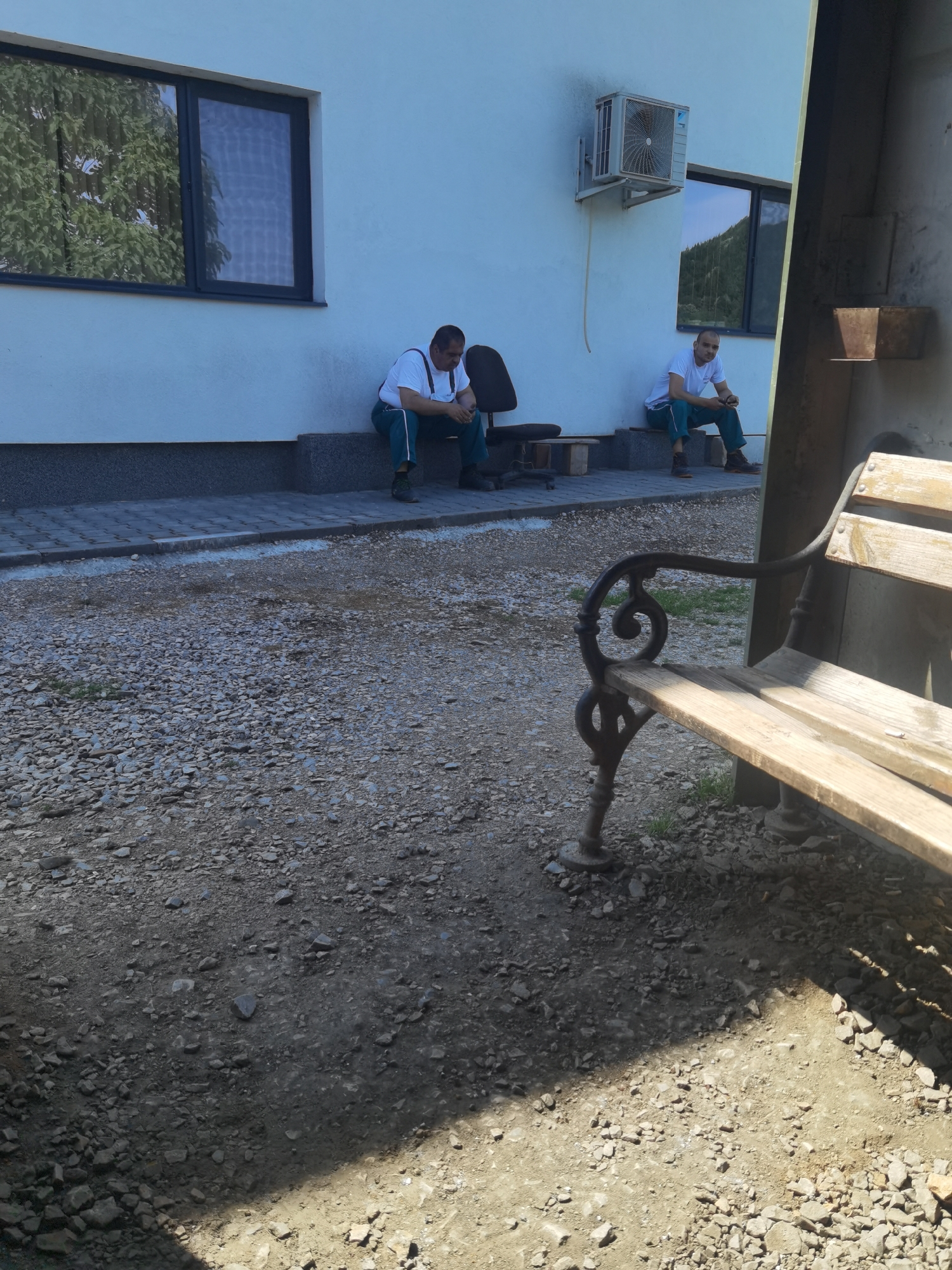 Morning shift documented at Bulgarian industrial facility