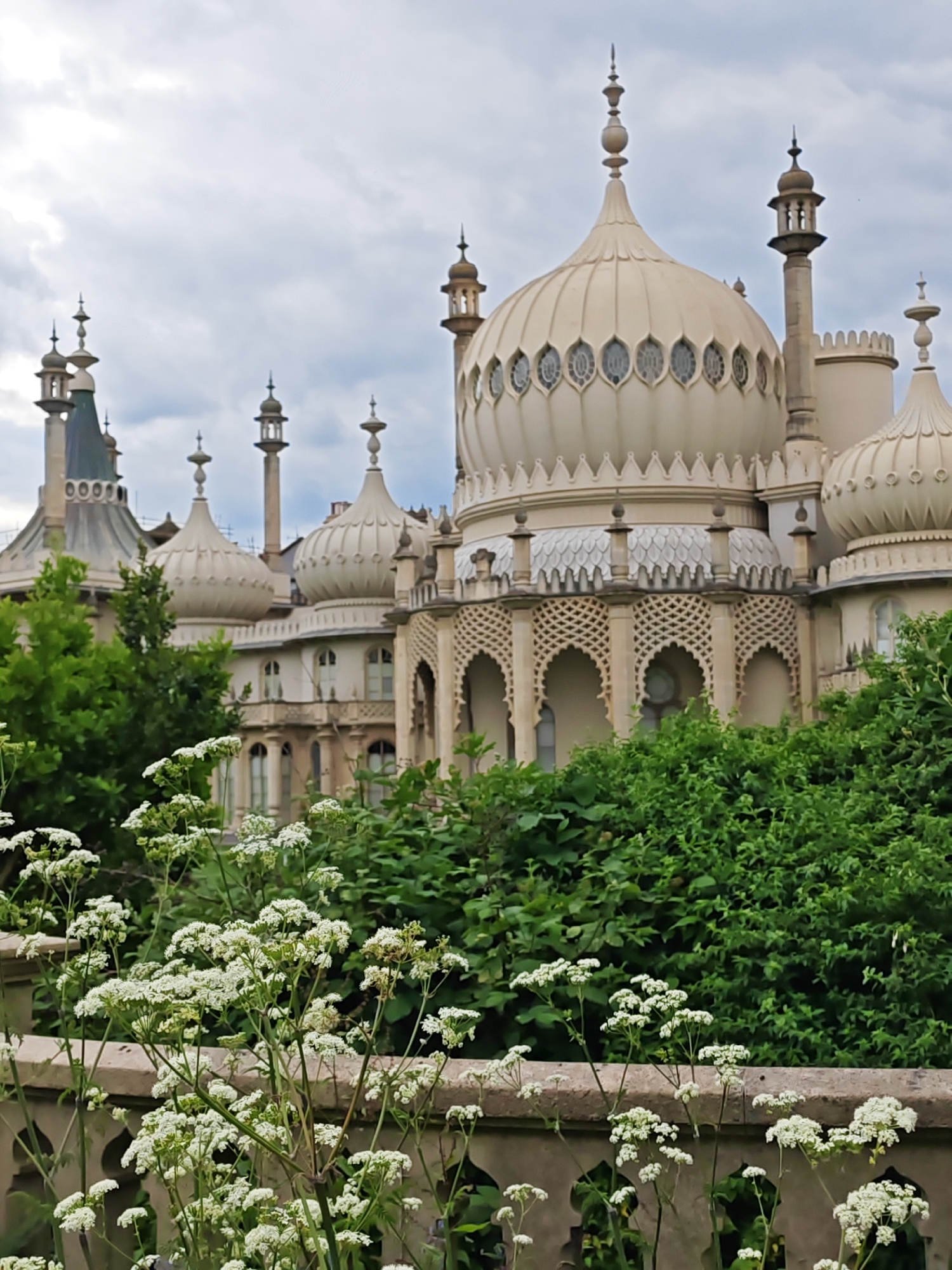 Afternoon walk captures Royal Pavilion views and street art