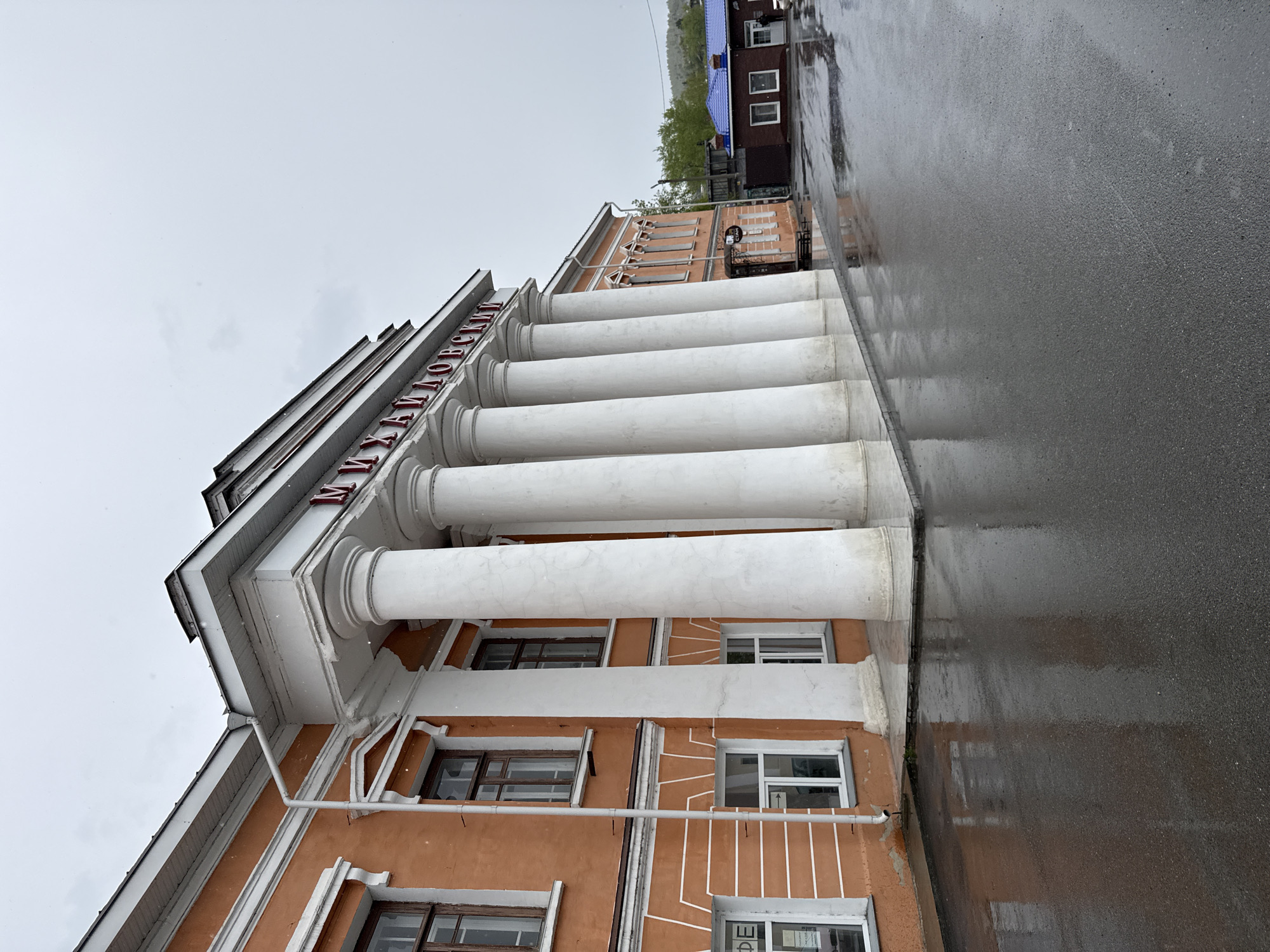 Morning street scenes documented in Miass, Russia