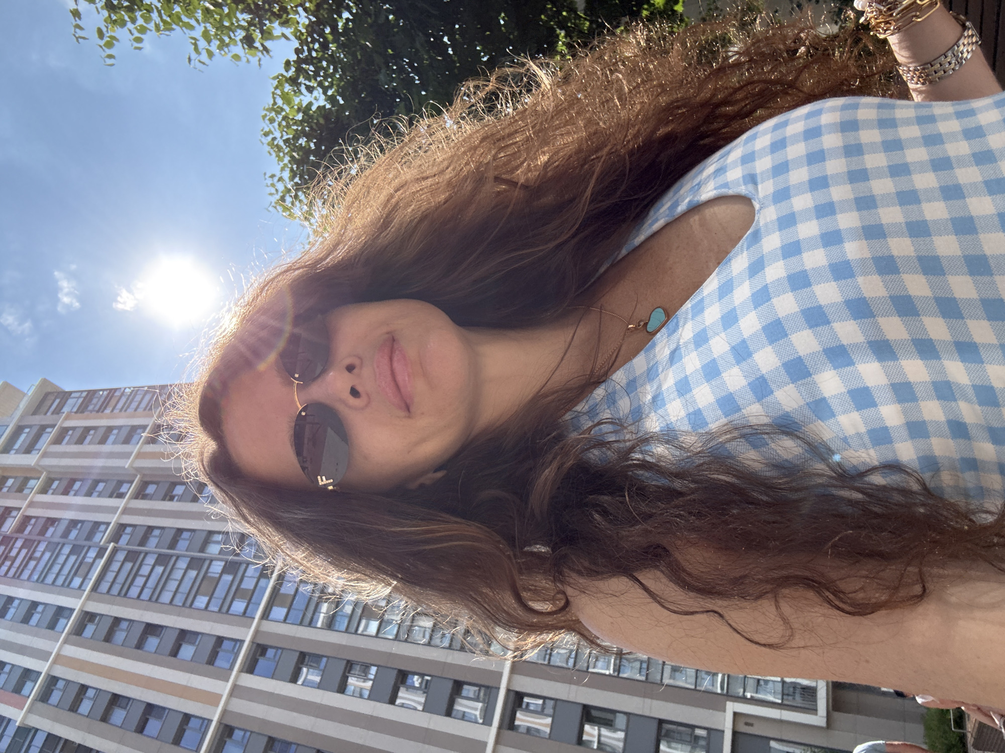 Quick selfie run through a Moscow shopping center, sunny day.