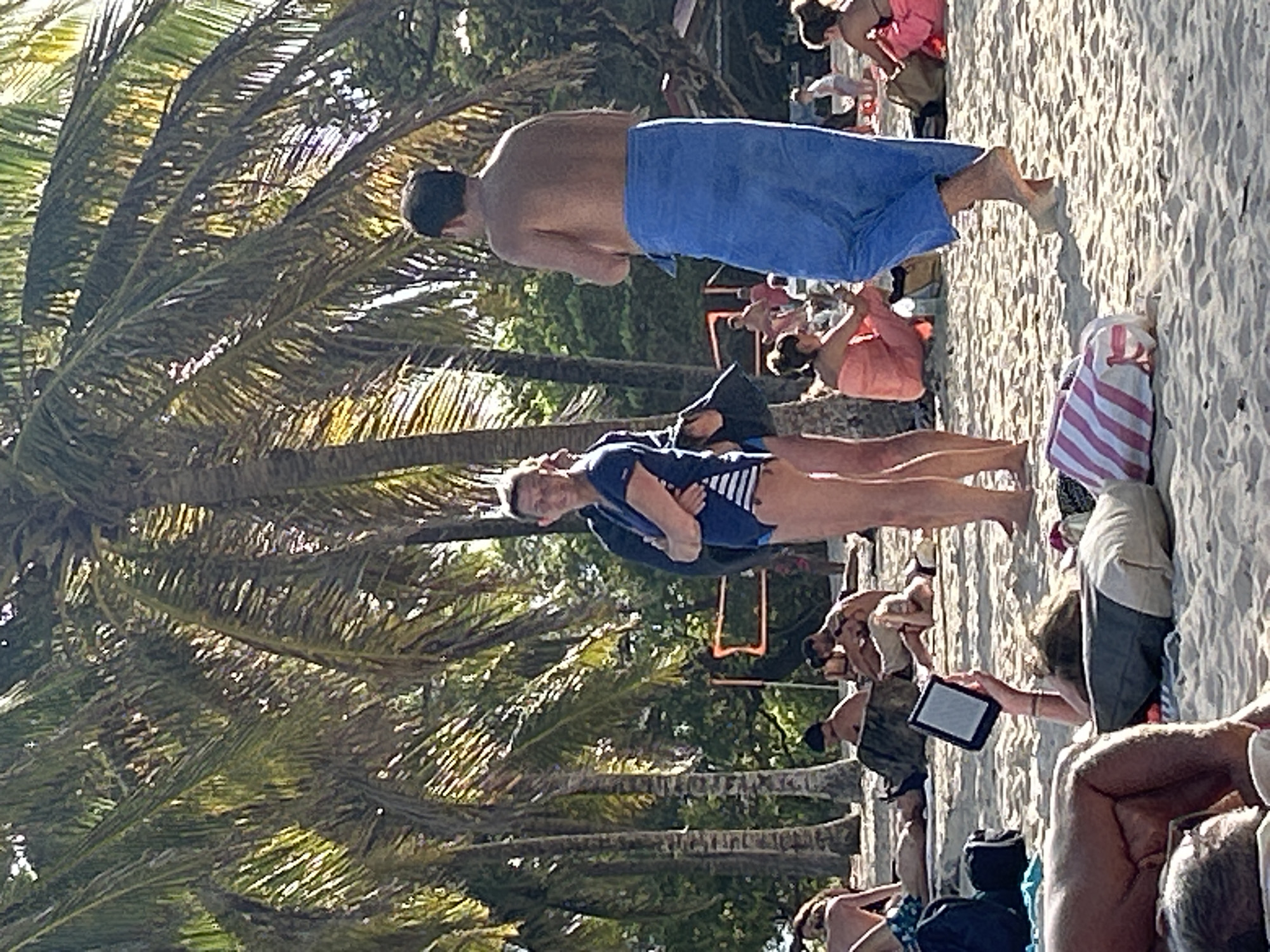 Busy beach day draws crowds to Sainte-Anne, France