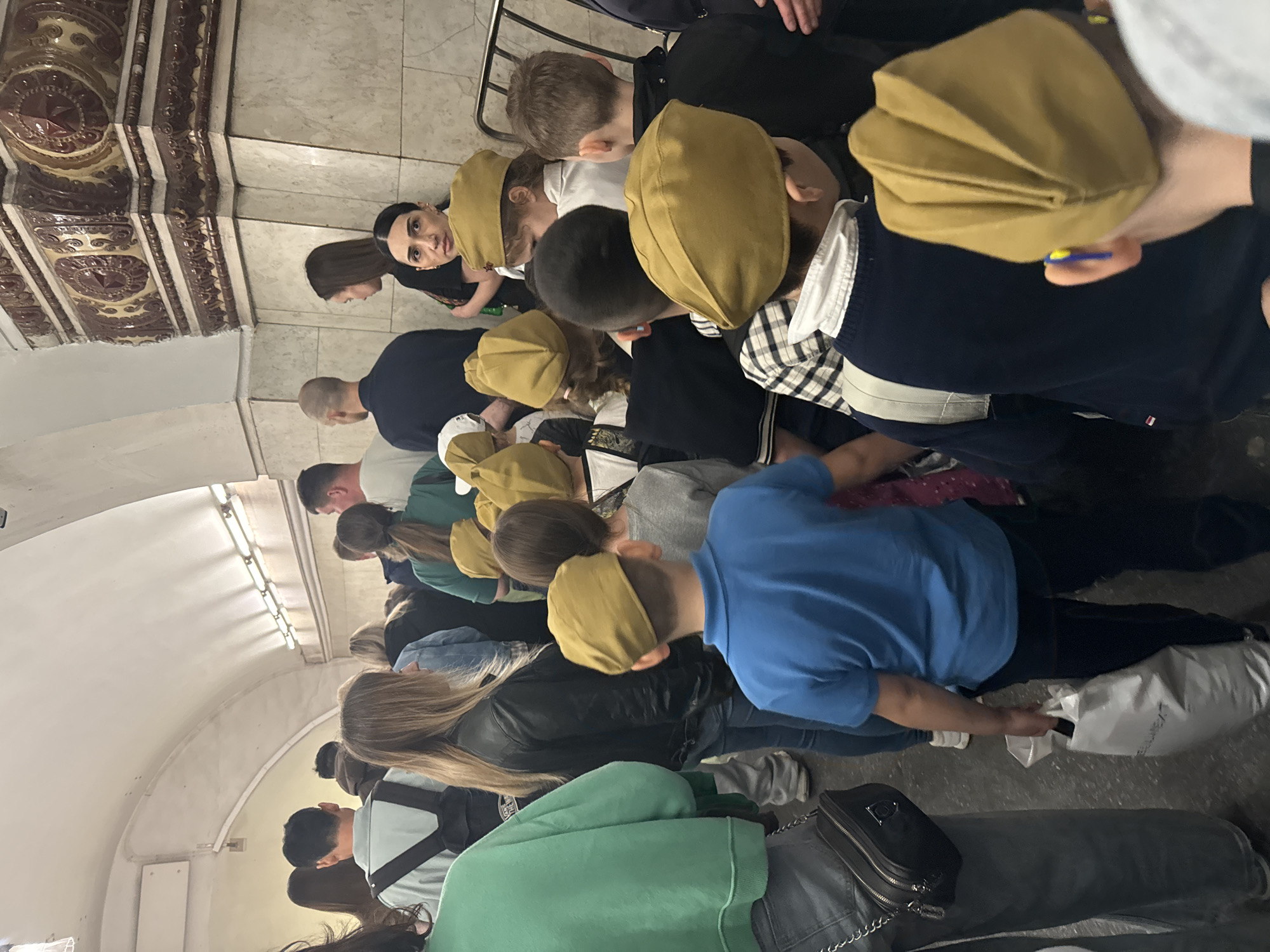 Crowd gathers in Moscow subway station during afternoon rush