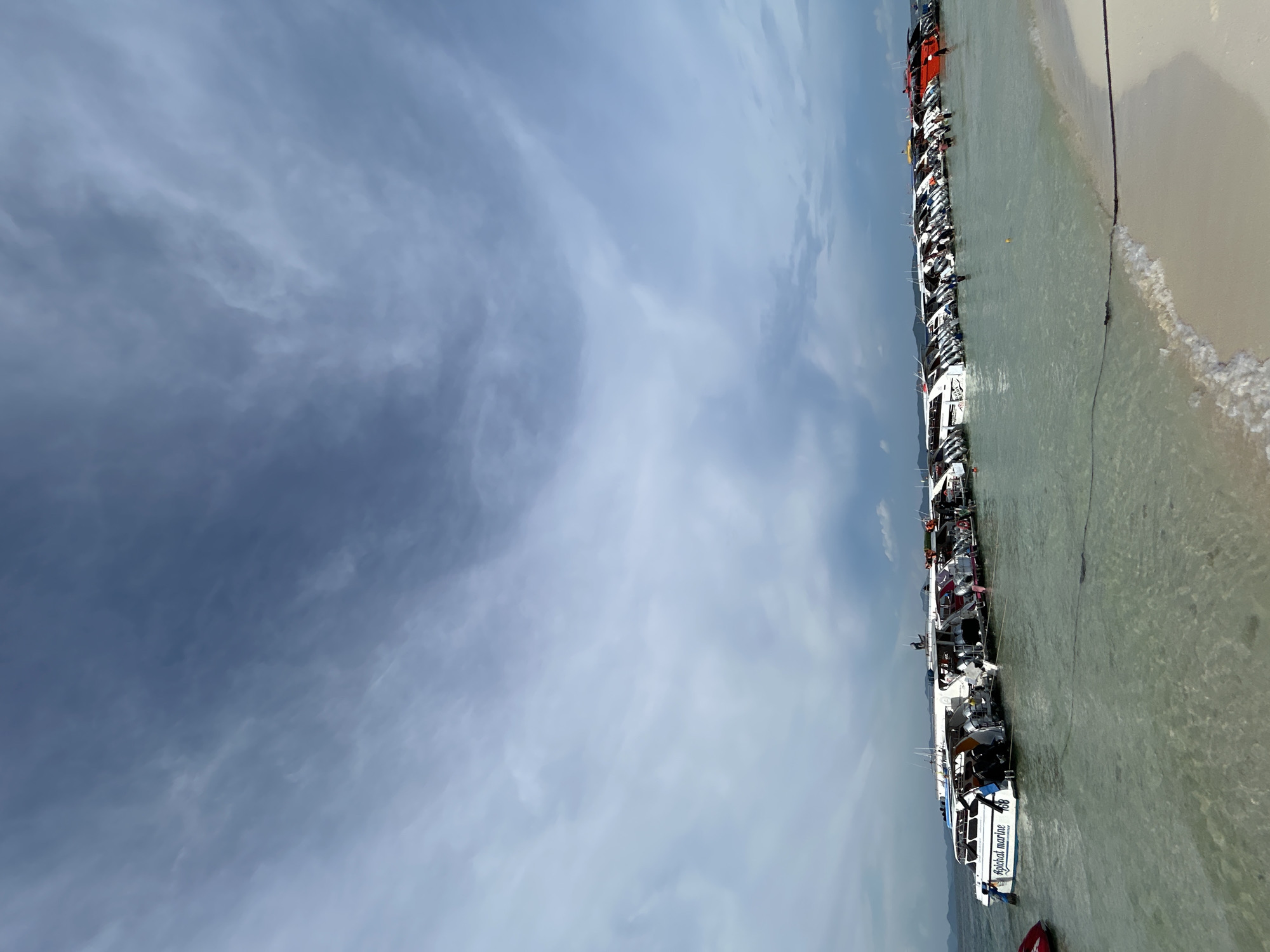 Phru Nai beach in full swing: boats, vendors, and crowds
