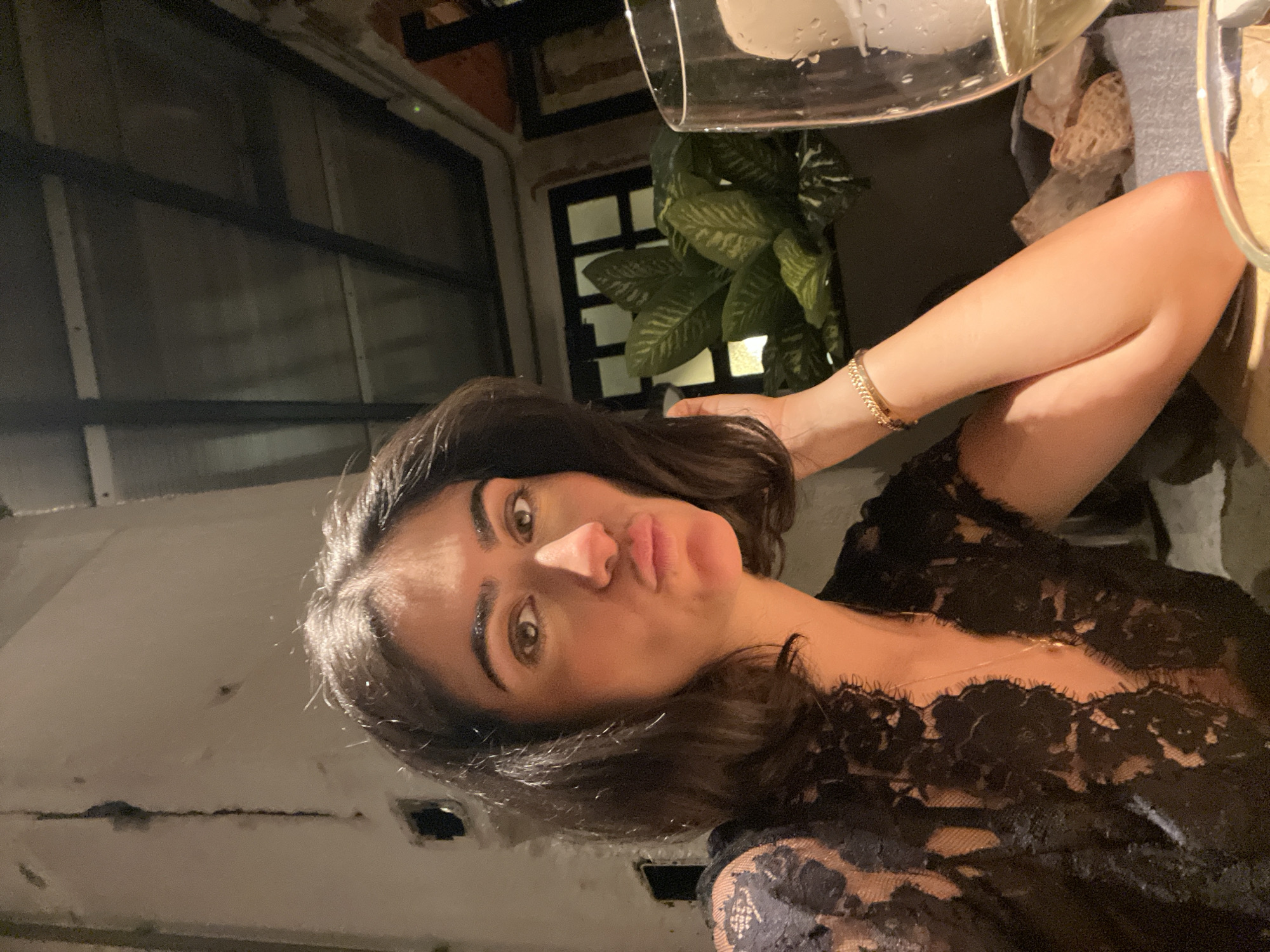 Couple enjoys dinner and selfies at Madrid restaurant