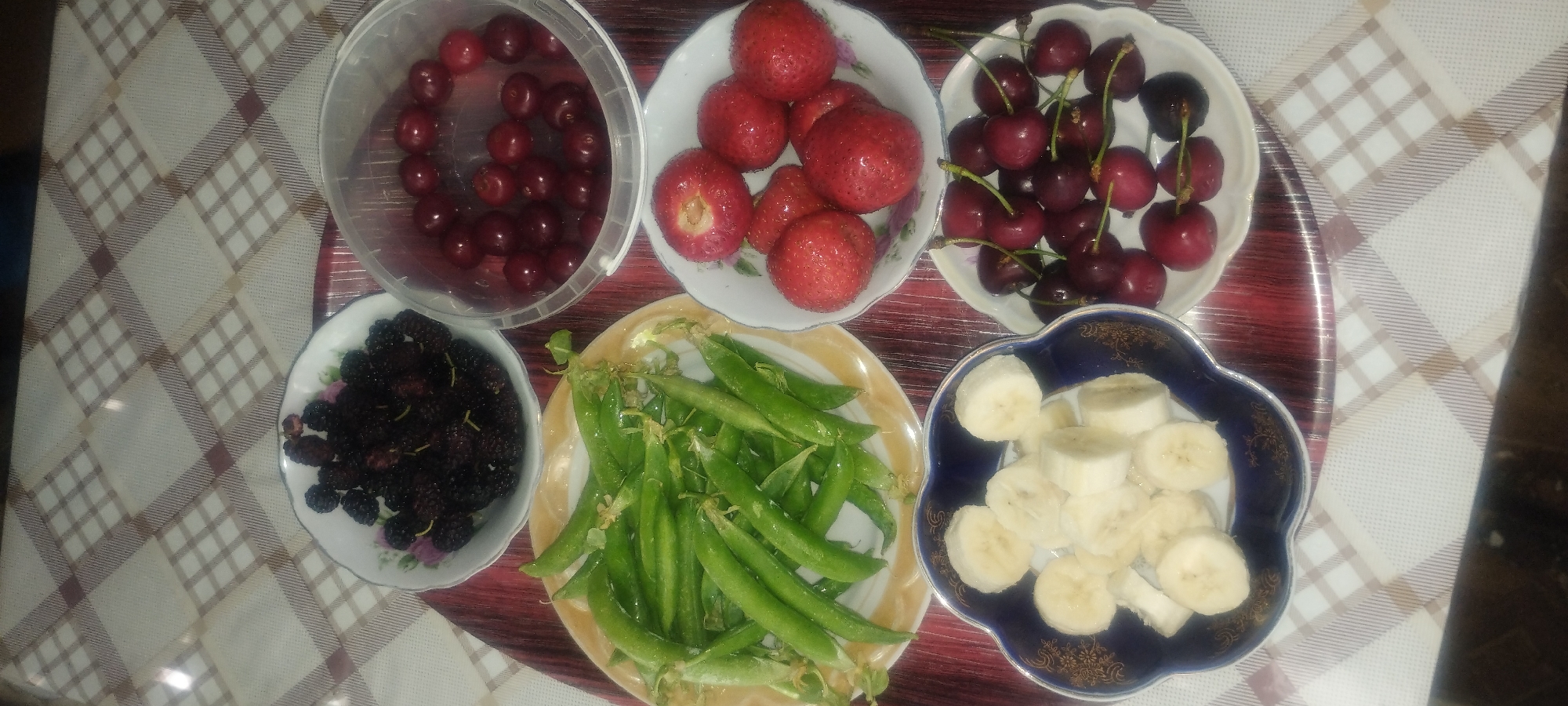 Domestic afternoon in Zaporizhzhia with food, resting cat, soccer ball